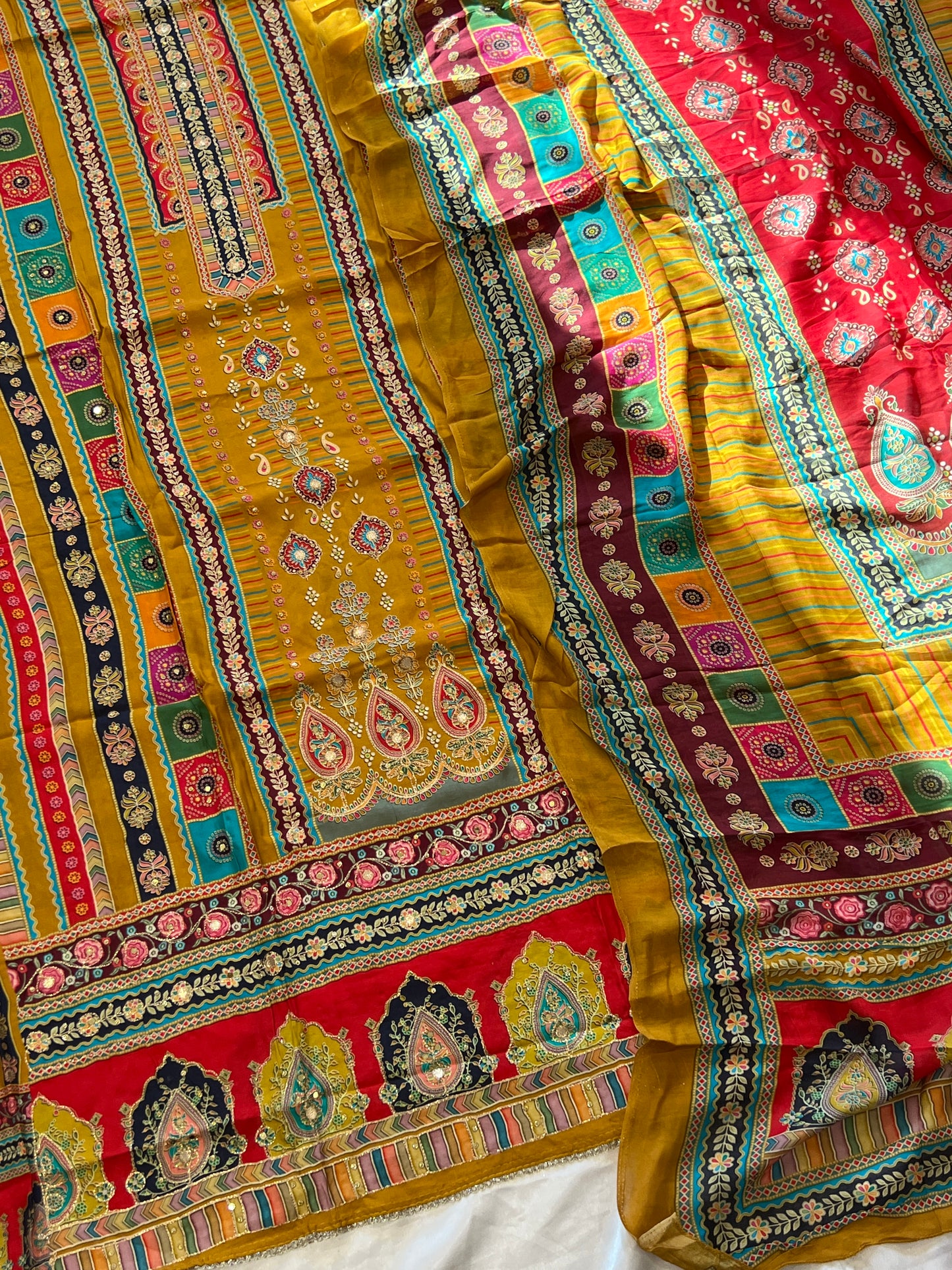 COLOUFUL MUSLIN EMBROIDERY SUIT 4