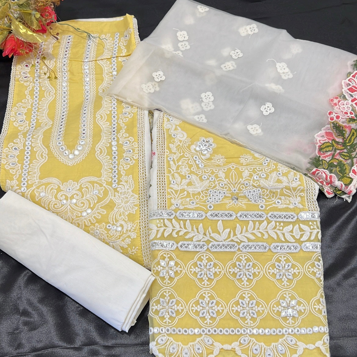YELLOW AND WHITE LAWN SUIT 5417 N