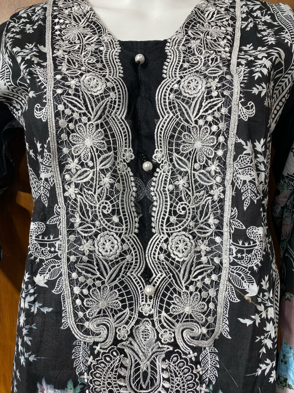 NEEDLE LAWN EMBROIDERY SUIT 1