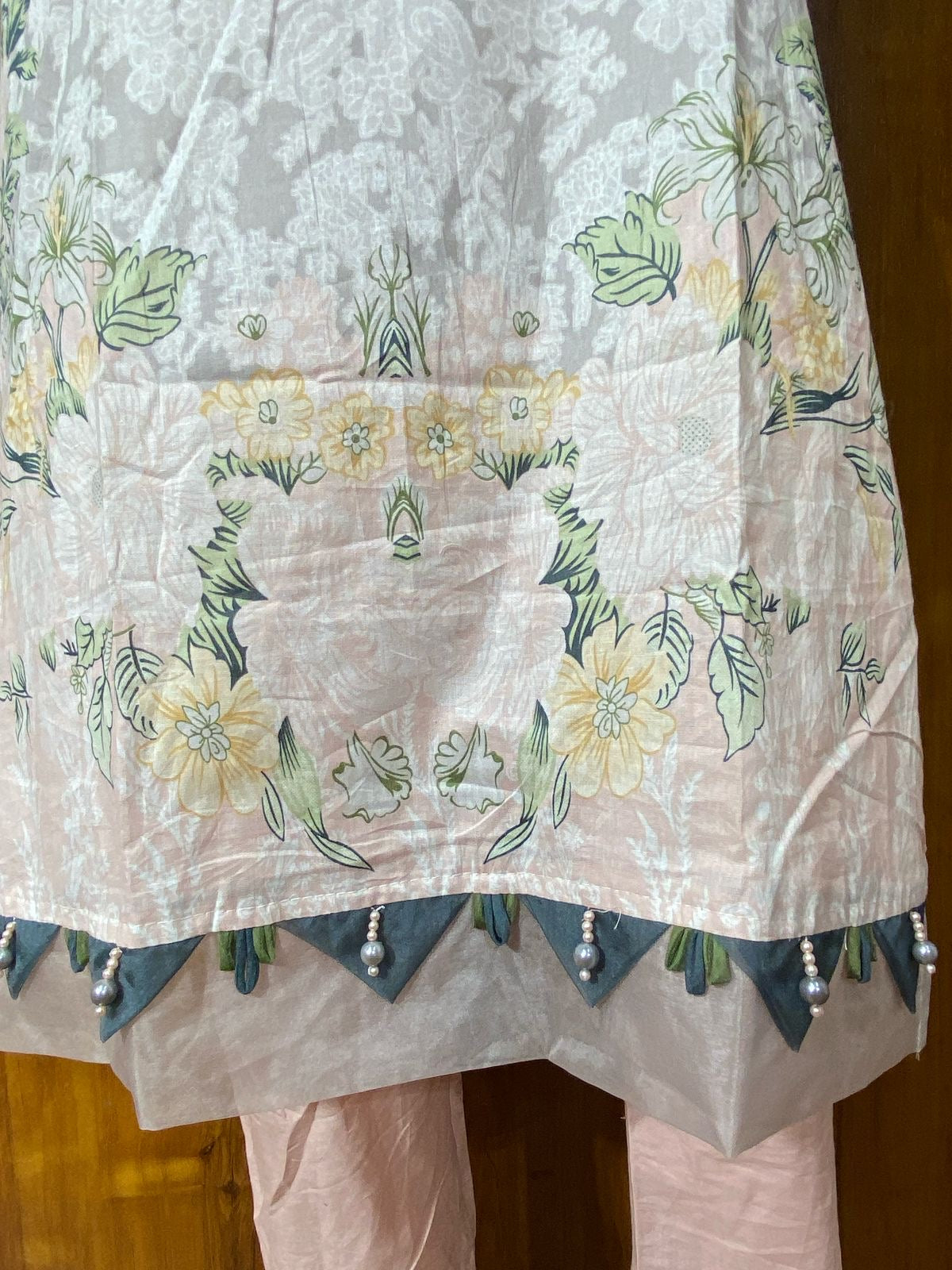 NEEDLE LAWN EMBROIDERY SUIT 3