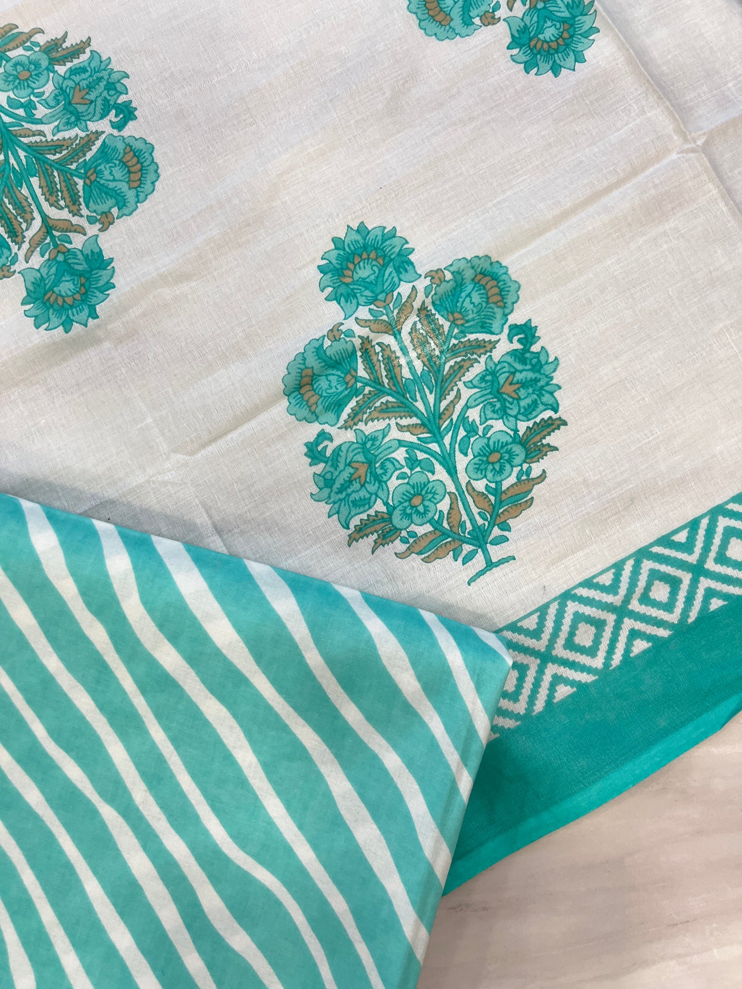 DT LAWN PRINTED SUIT 2