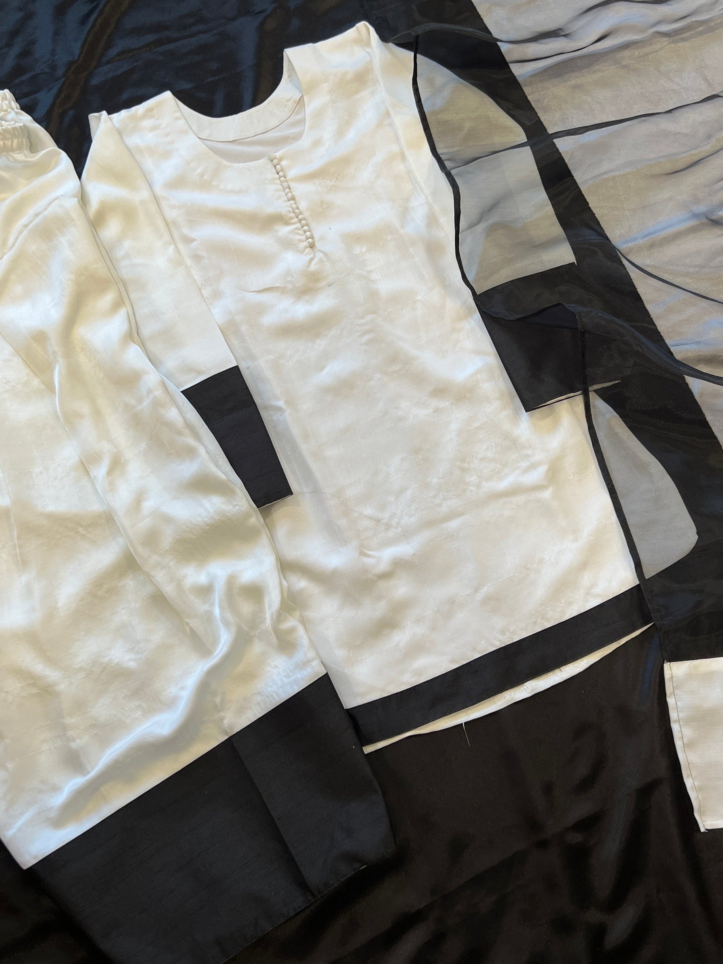 OFF-WHITE FARSHI SHALWAR
