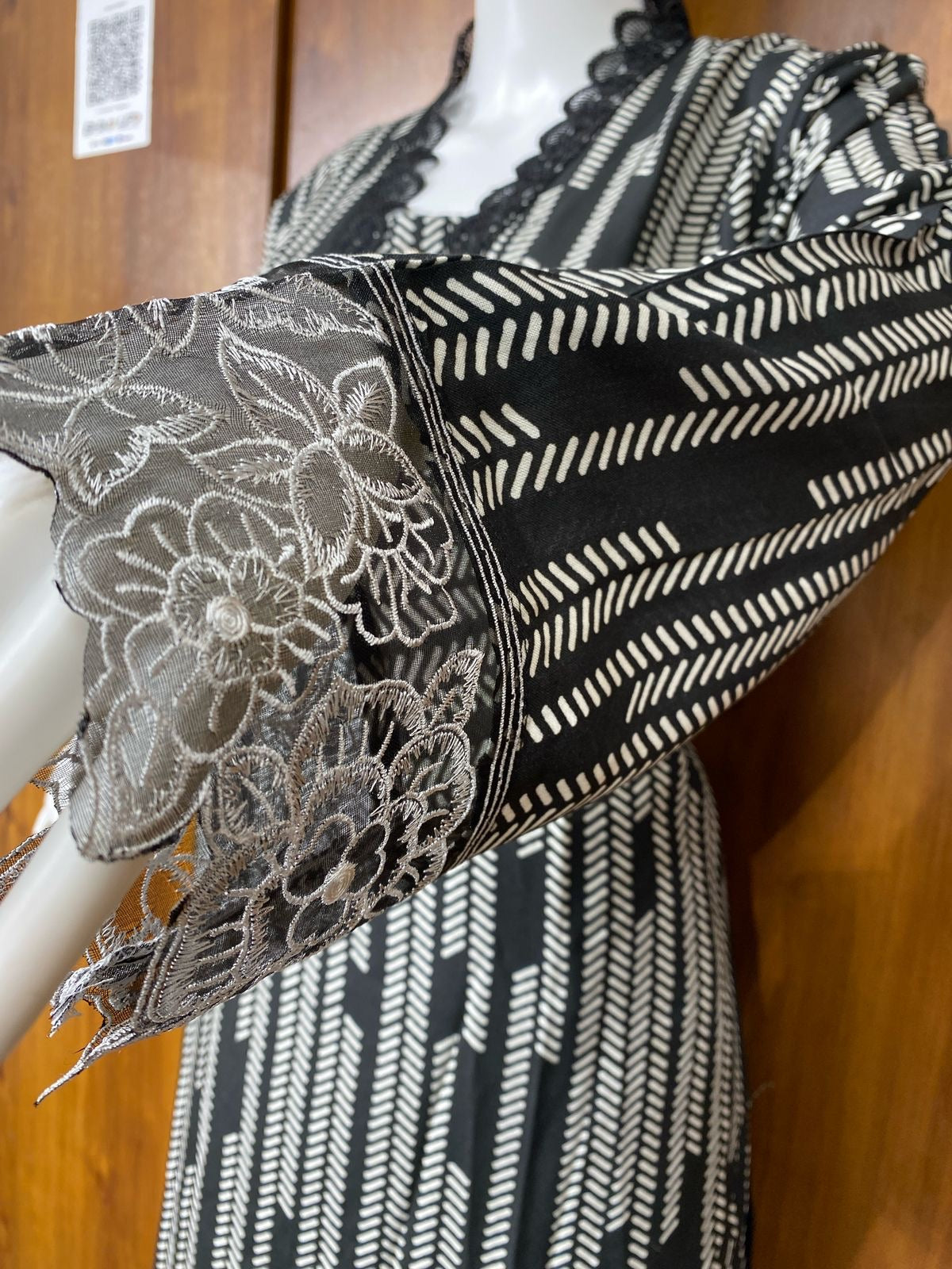 MAHAM LAWN READYMADE SUIT 2