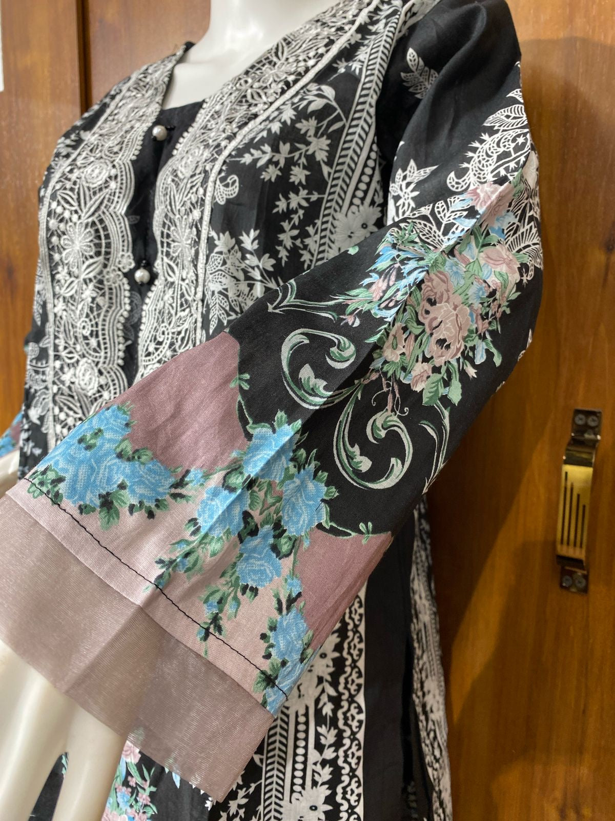 NEEDLE LAWN EMBROIDERY SUIT 1