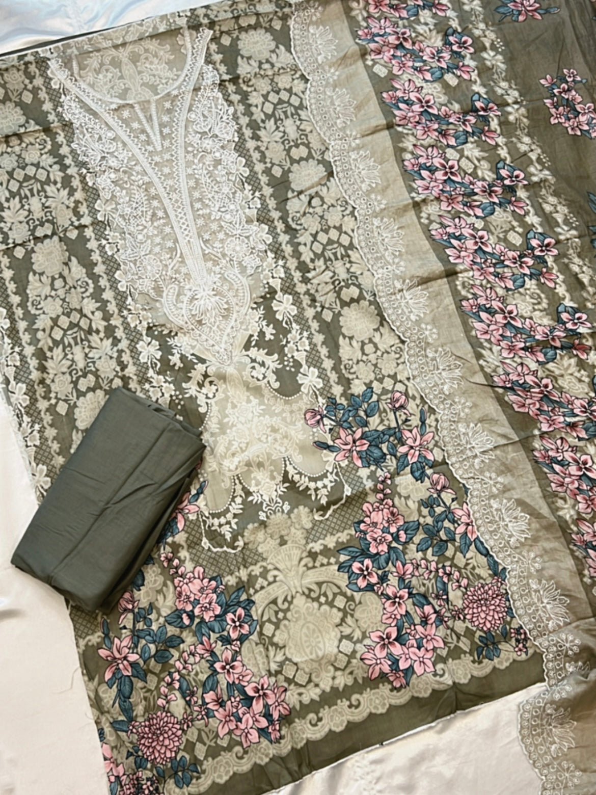 HAALA LAWN EMBROIDERY PATCH SUIT 8 Q