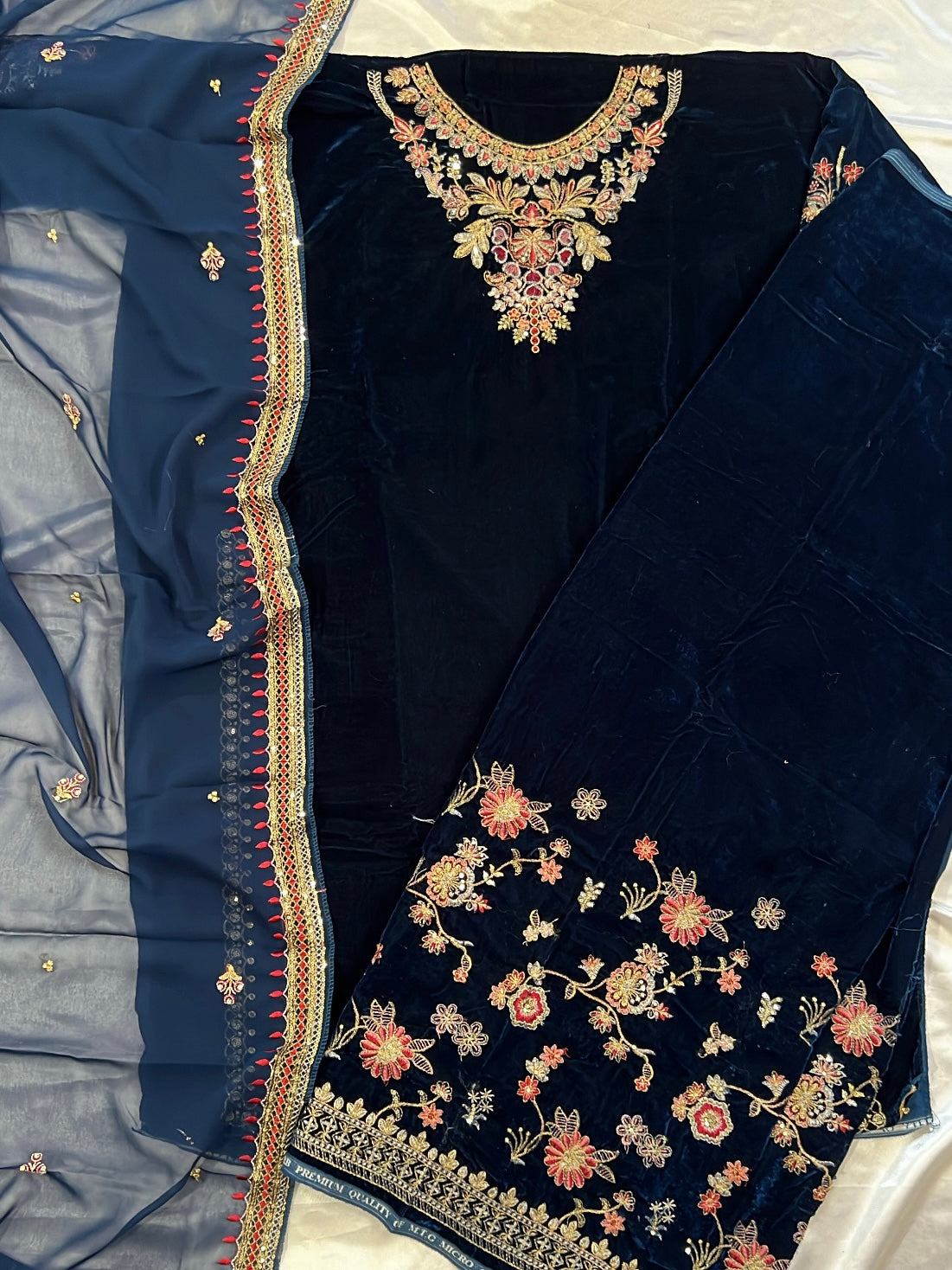 DARK BLUE VELVET EMBROIDERY SUIT Q