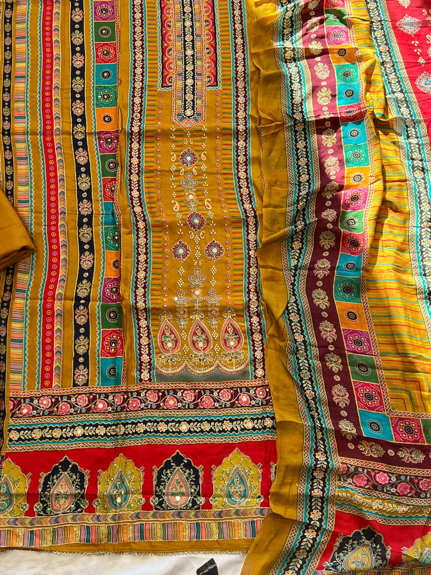COLOUFUL MUSLIN EMBROIDERY SUIT 4