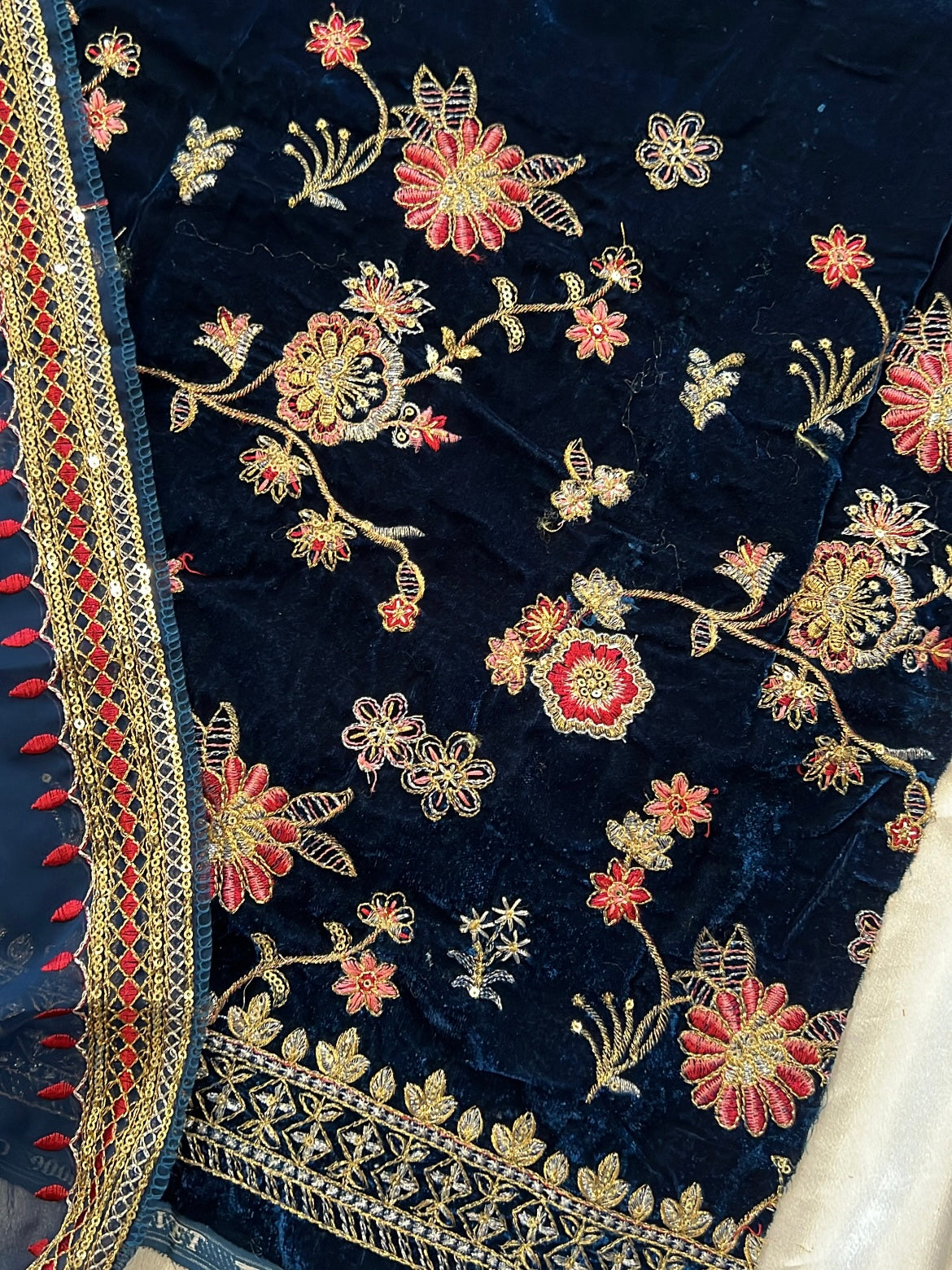 DARK BLUE VELVET EMBROIDERY SUIT Q