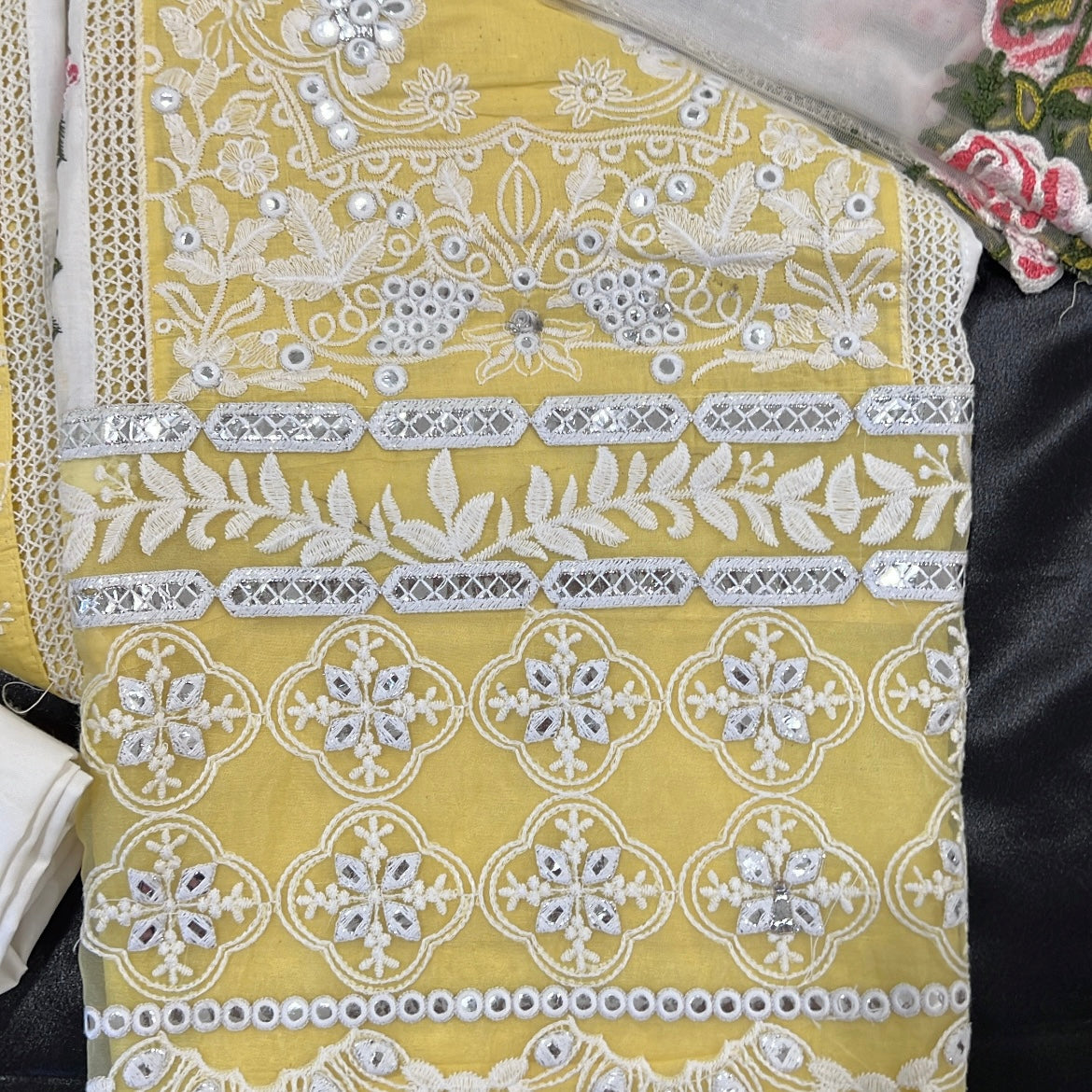 YELLOW AND WHITE LAWN SUIT 5417 N