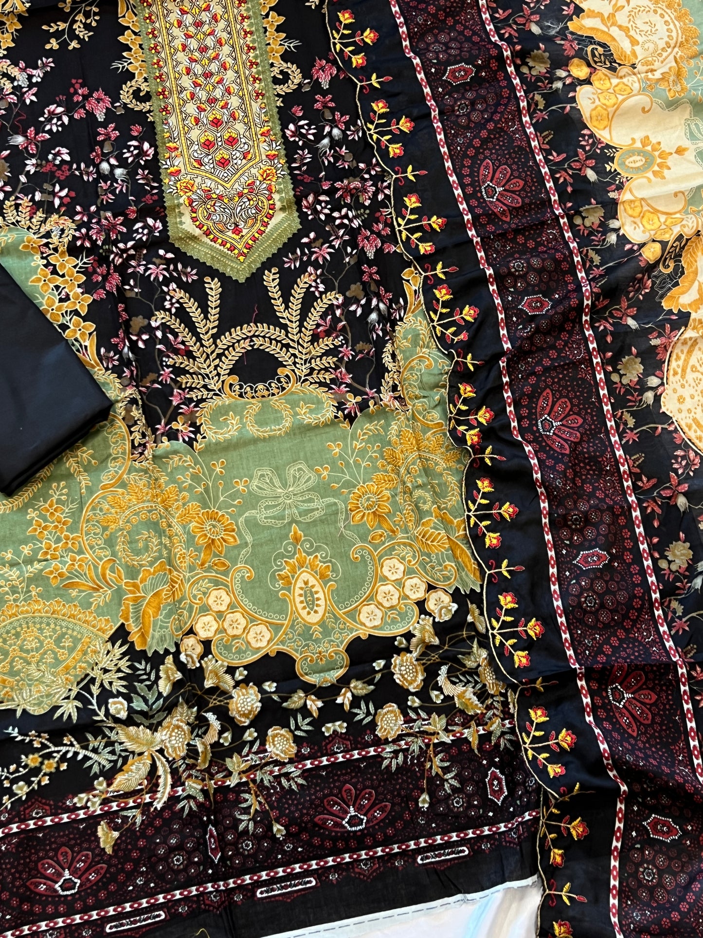HARSHA BIN SAEED LAWN EMBROIDERY SUIT