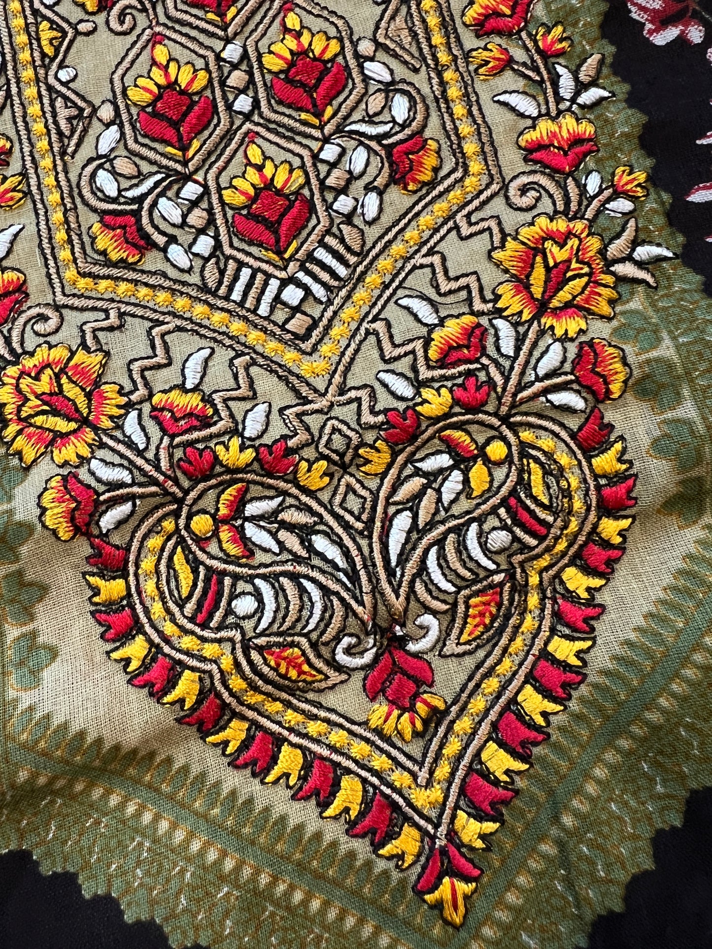 HARSHA BIN SAEED LAWN EMBROIDERY SUIT