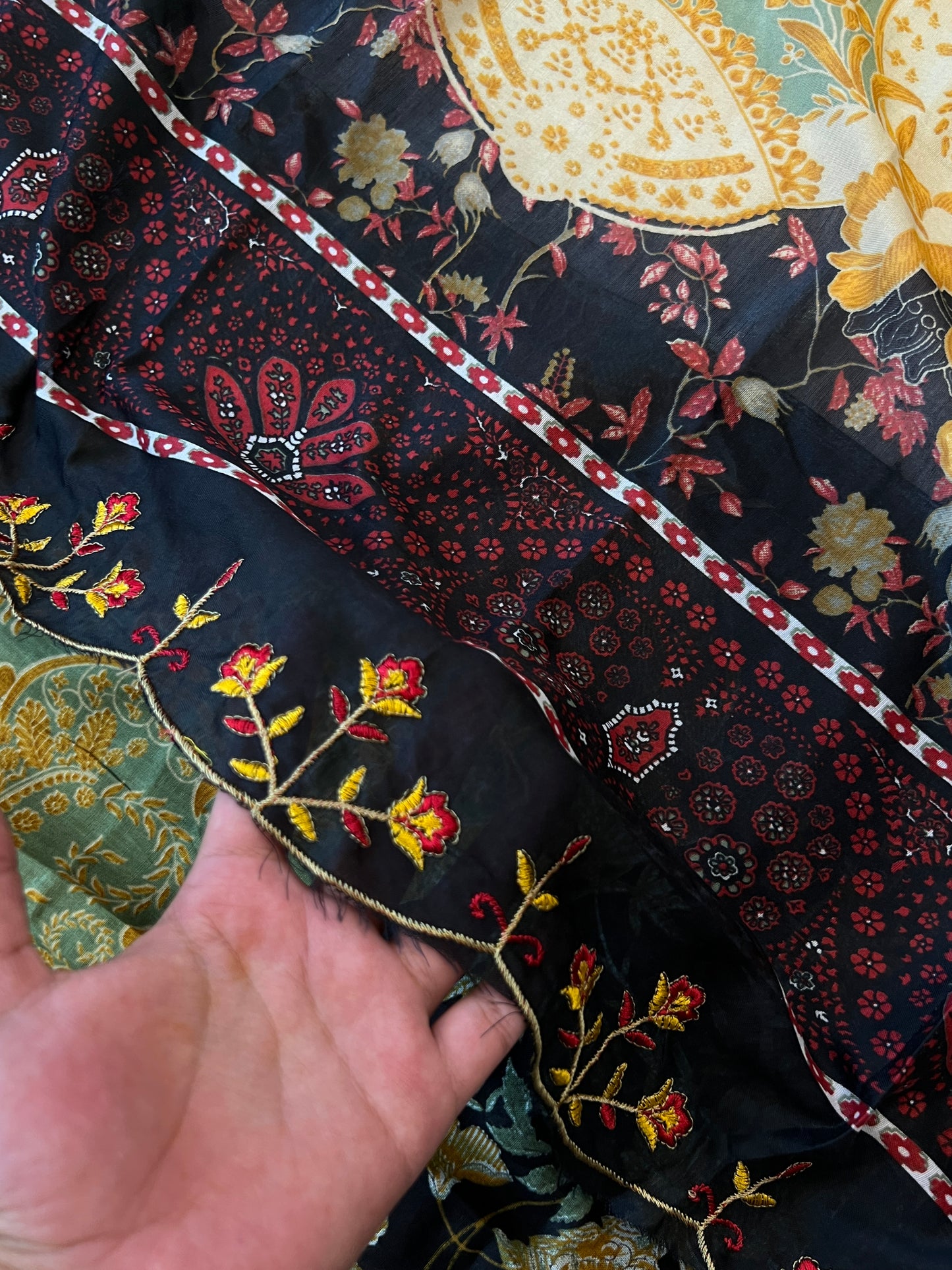 HARSHA BIN SAEED LAWN EMBROIDERY SUIT