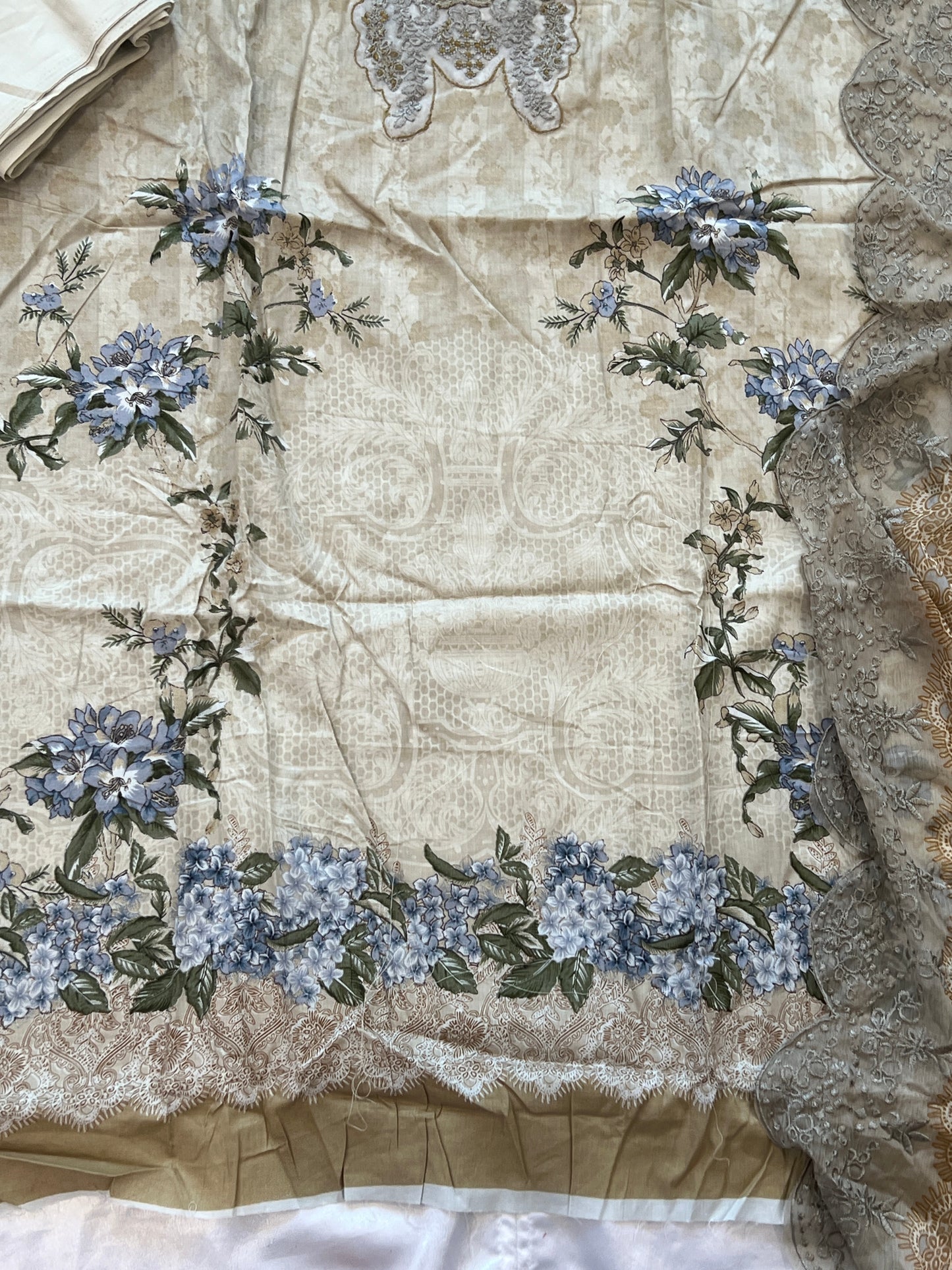 NEEDLE LAWN EMBROIDERY PATCH SUIT