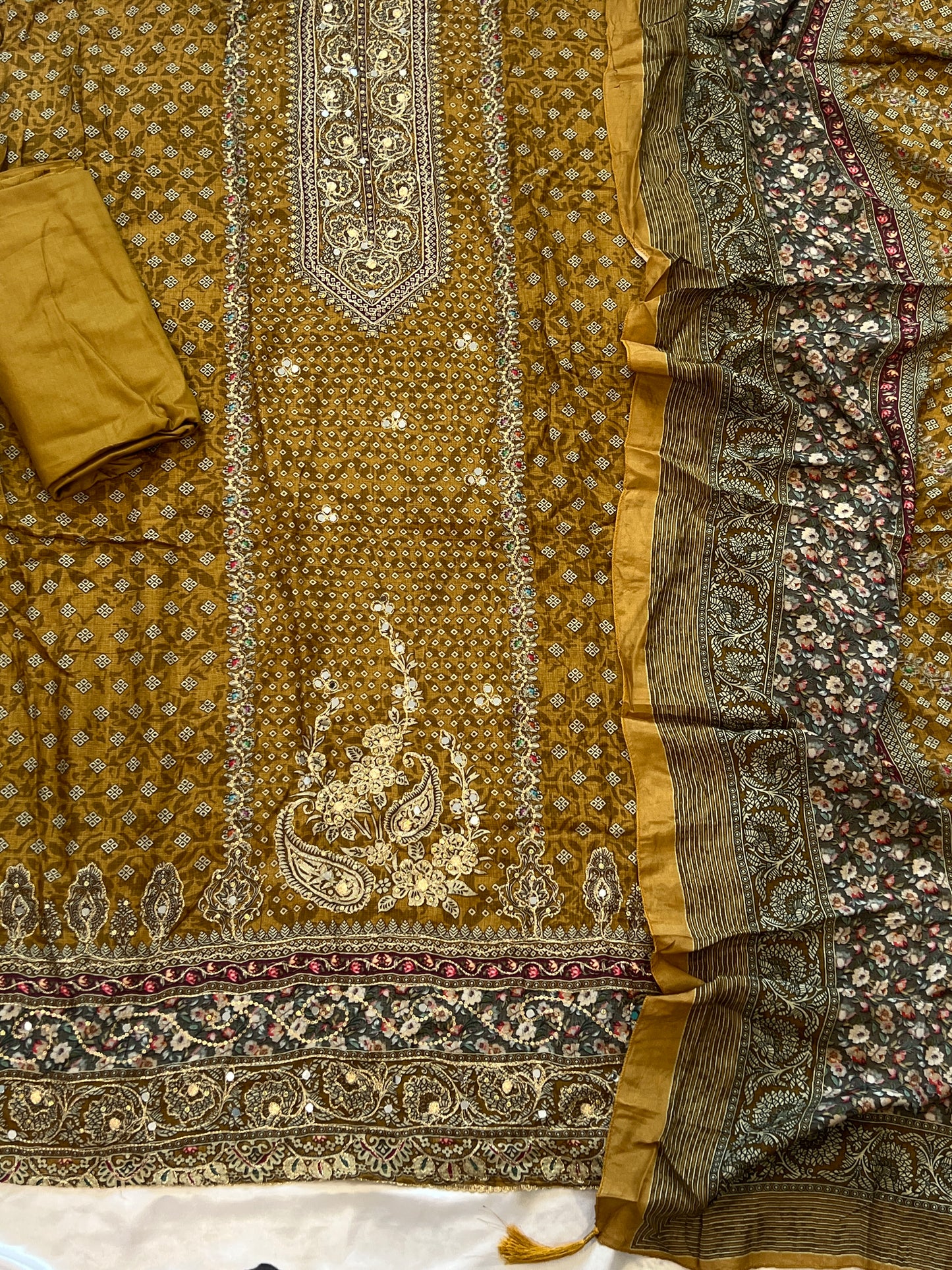MUSLIN EMBROIDERY SUIT 243
