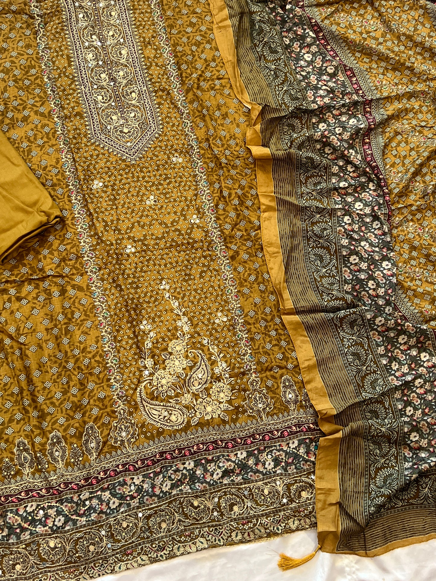 MUSLIN EMBROIDERY SUIT 243