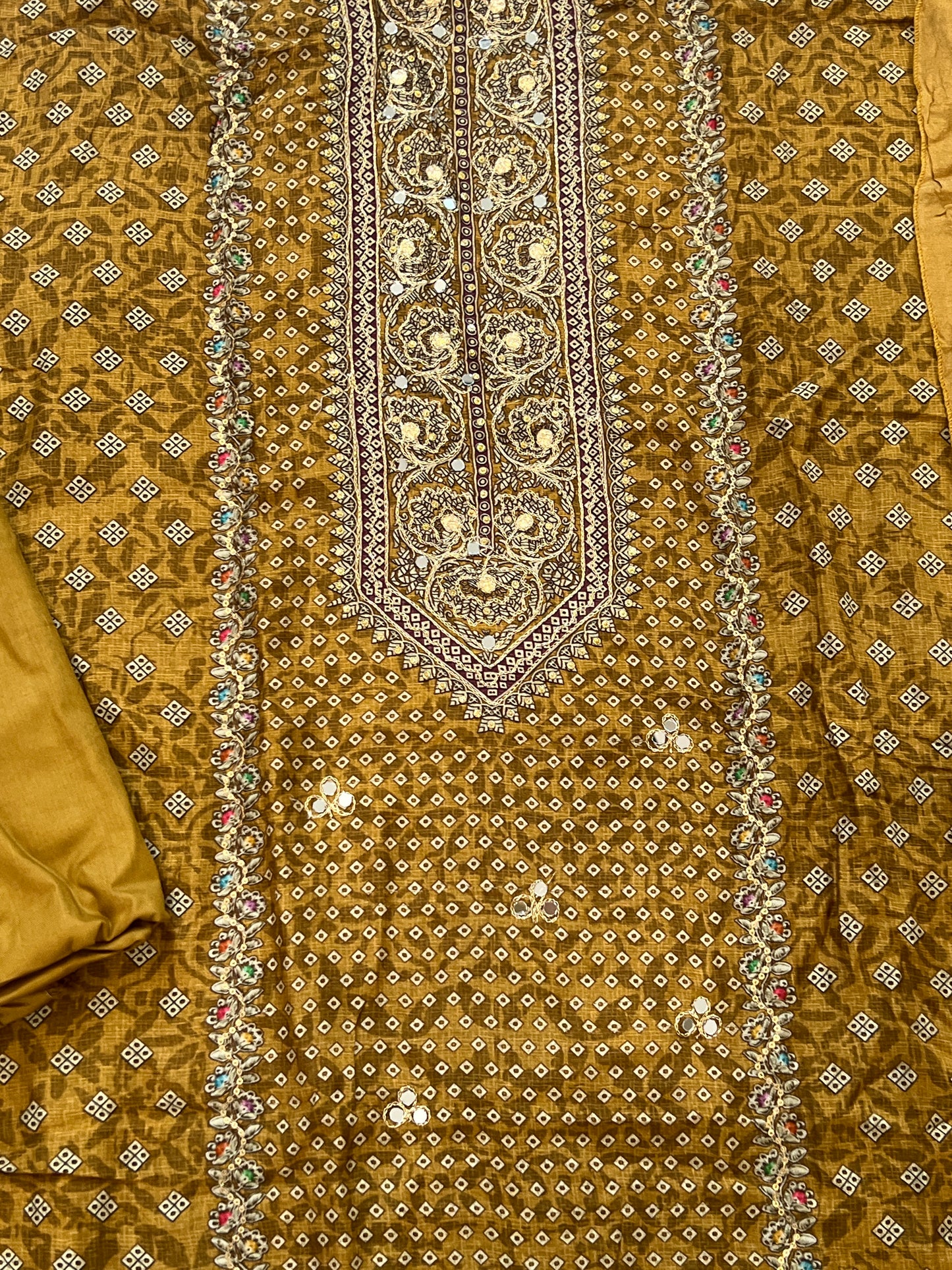 MUSLIN EMBROIDERY SUIT 243