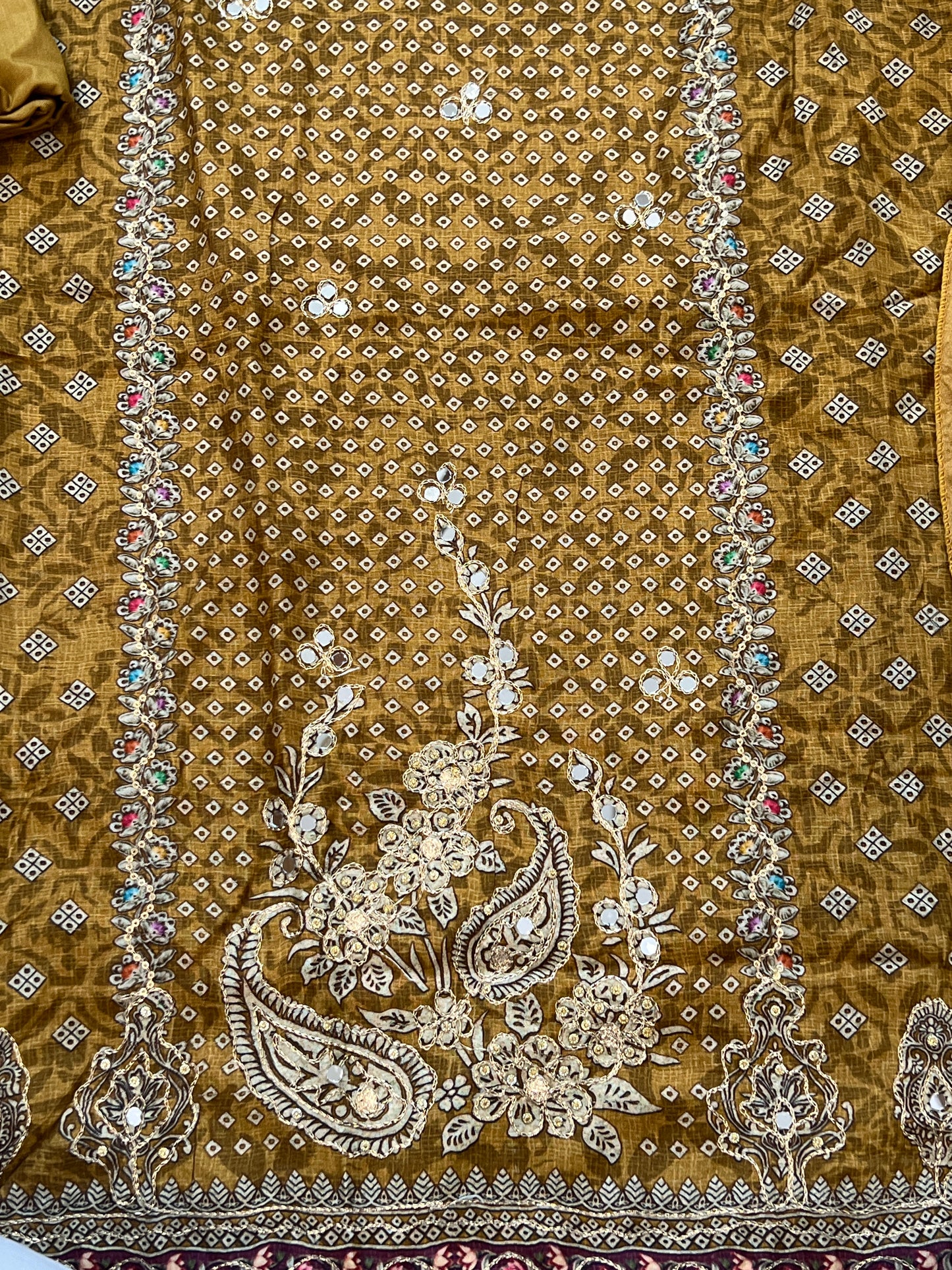 MUSLIN EMBROIDERY SUIT 243