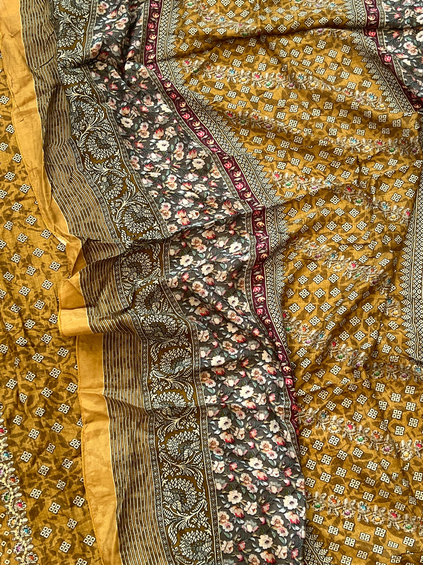 MUSLIN EMBROIDERY SUIT 243