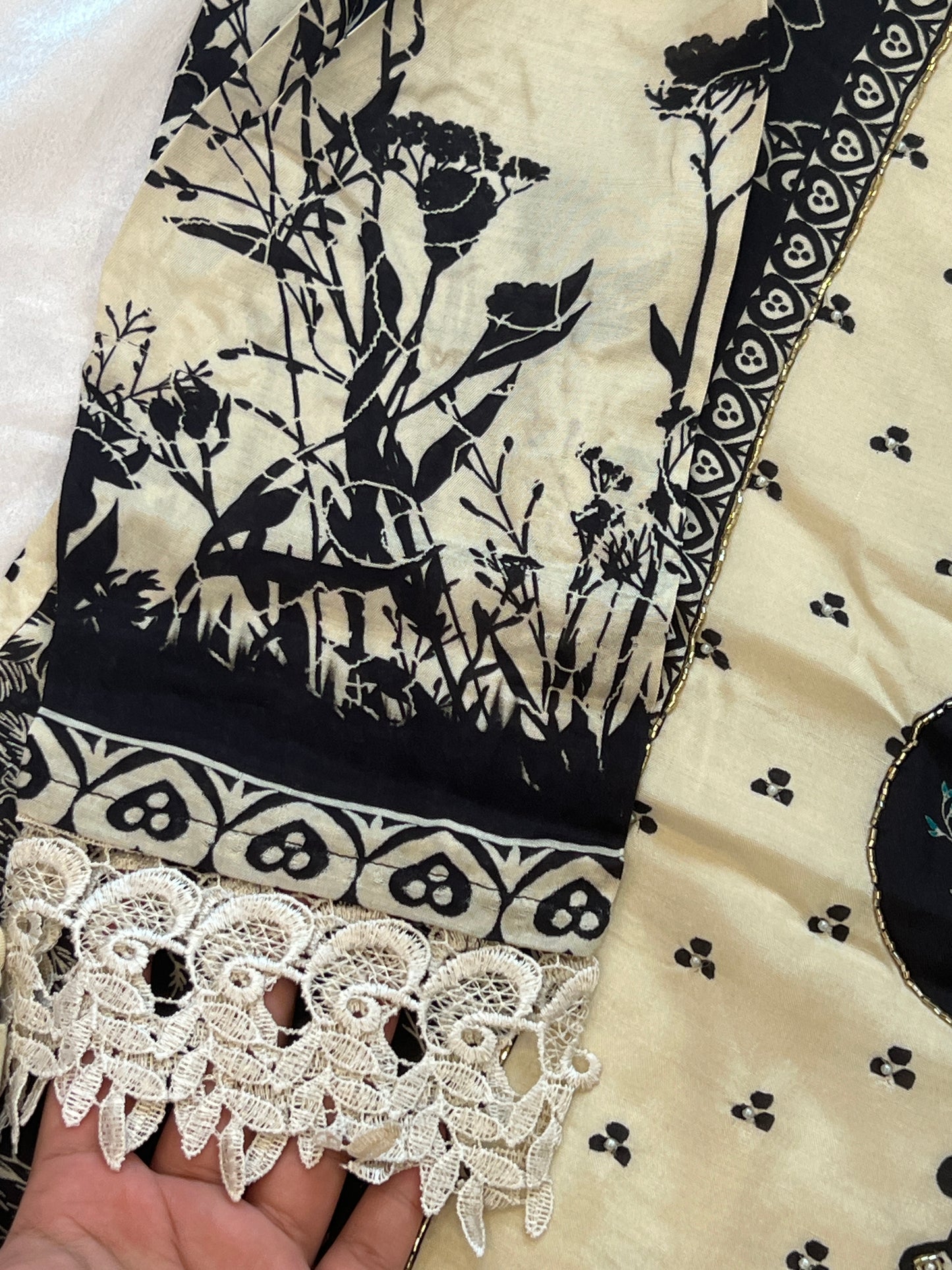 OFF-WHITE SF MUSLIN READYMADE SUIT