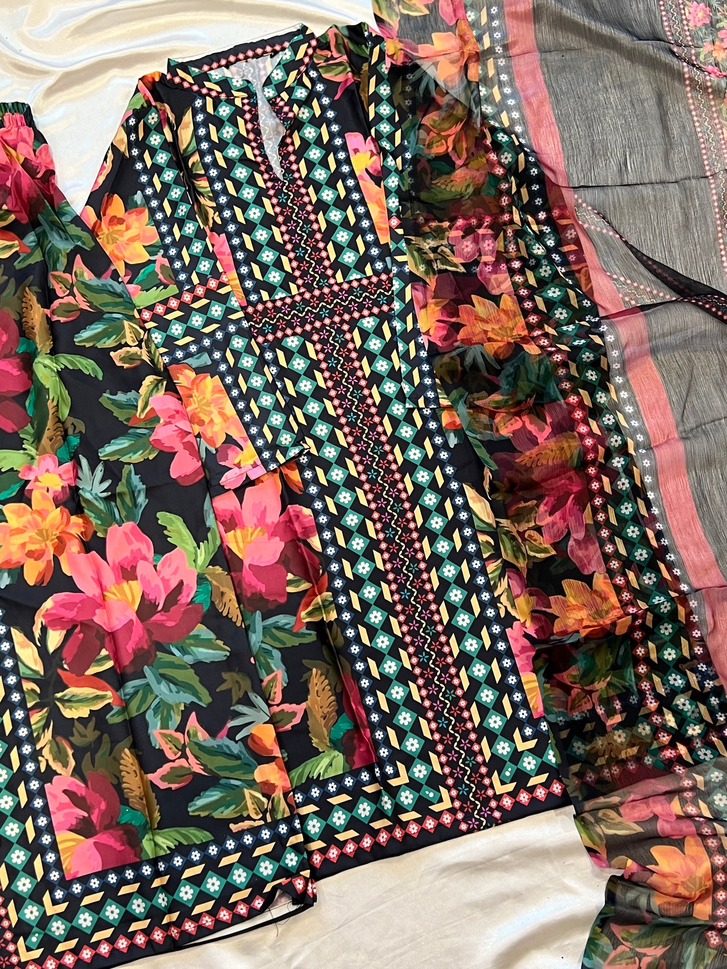 BLACK FLORAL LUXURY CO ORD SET