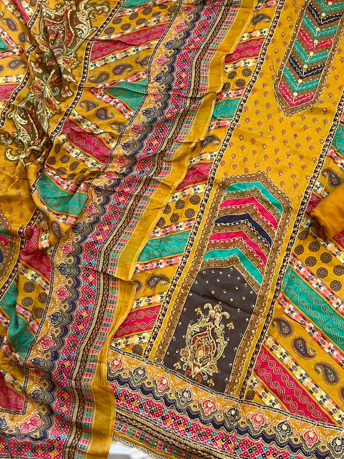 MUMTAZ MUSLIN EMBROIDERY SUIT
