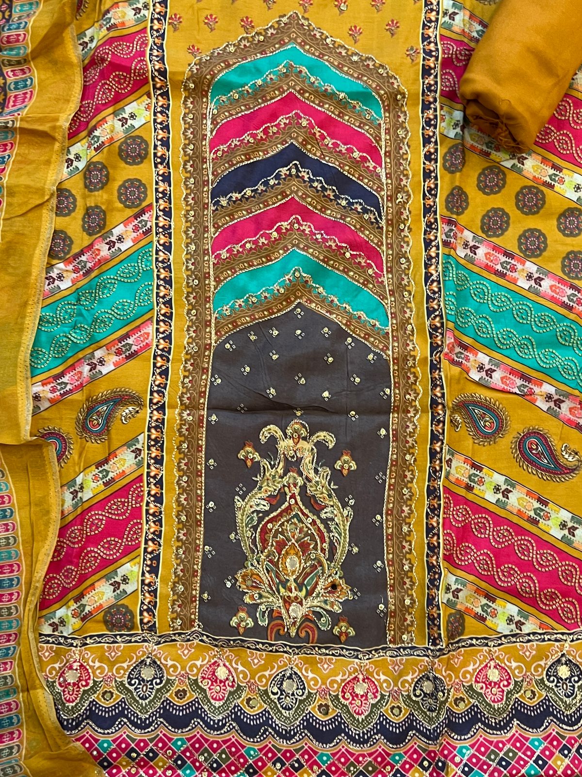 MUMTAZ MUSLIN EMBROIDERY SUIT