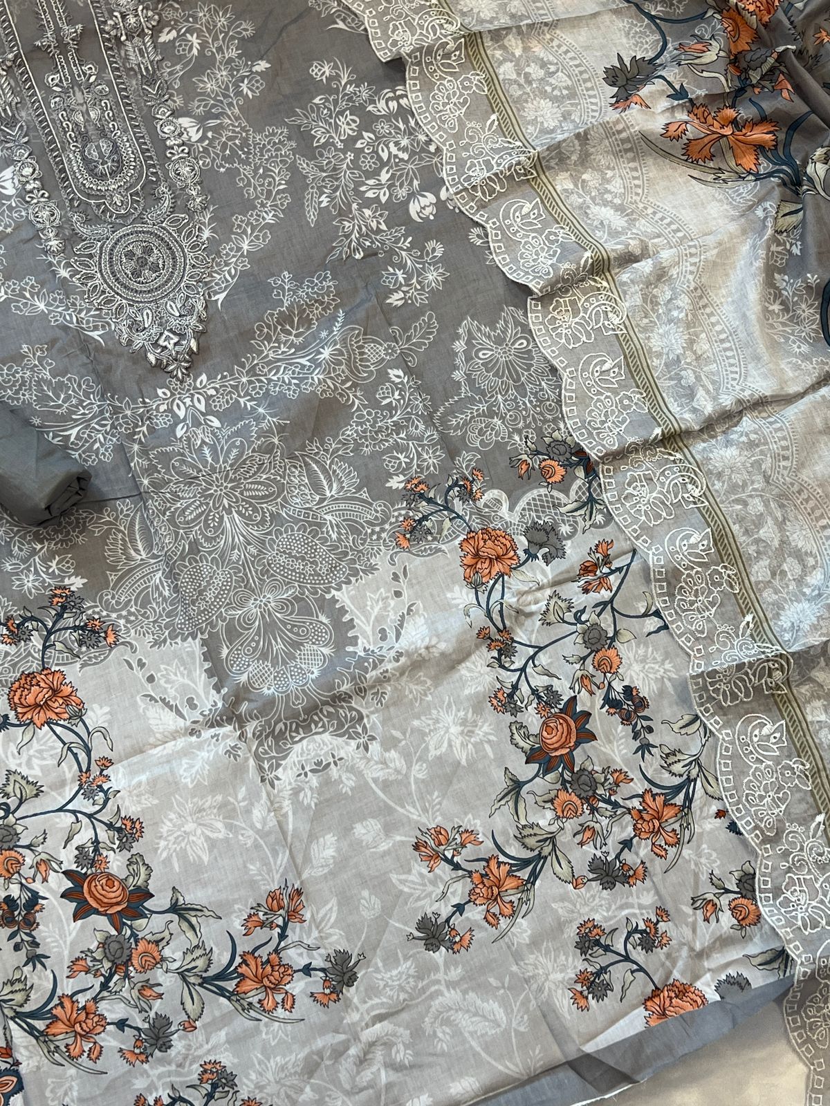 NEEDLE LAWN EMBROIDERY PATCH SUIT