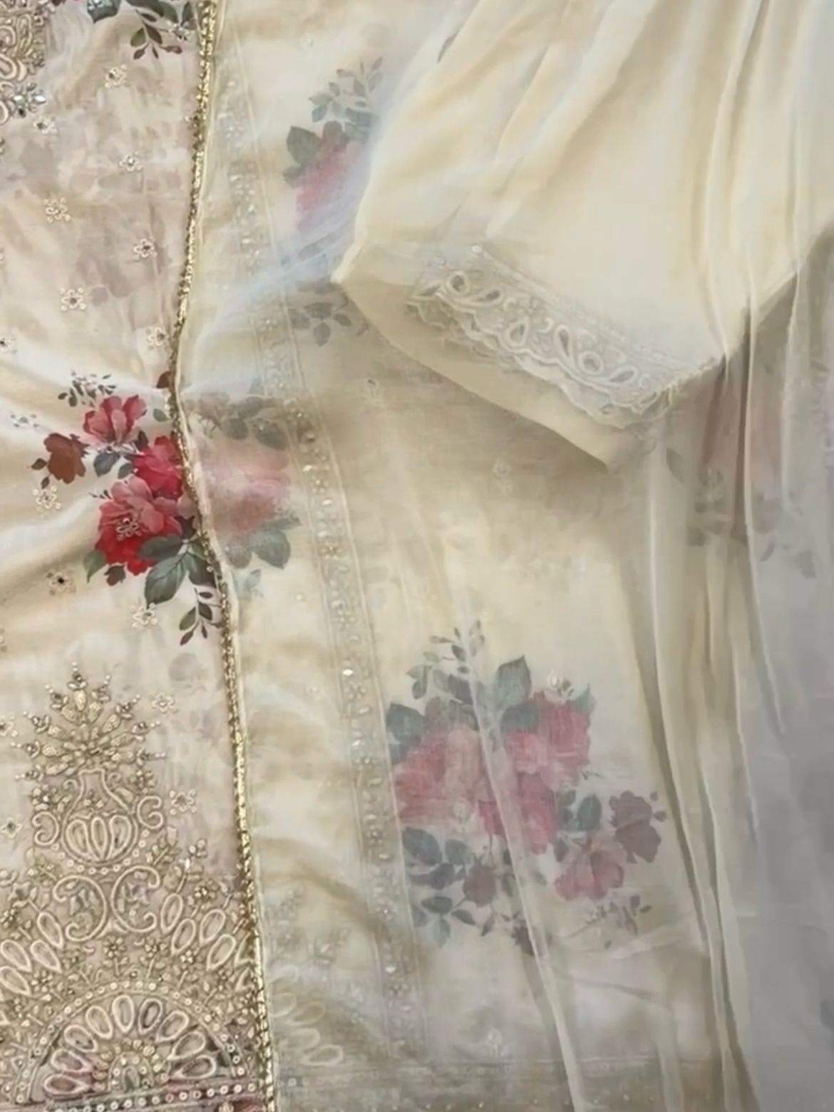 ZARQASH OFF WHITE EMBROIDERED KAFTAN