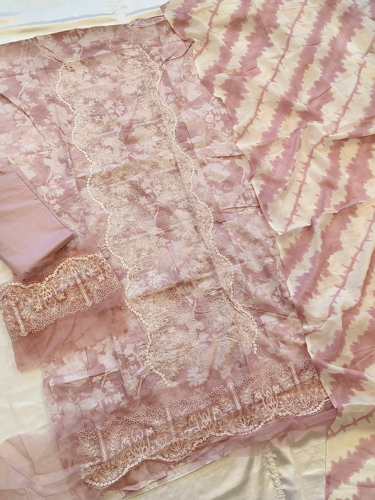 OMBRE CHIKANKARI PATCH SUIT 2