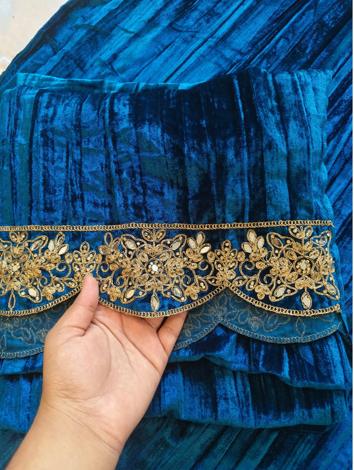 MEHRUN CRUSH VELVET EMBROIDERY SUIT 6 Q