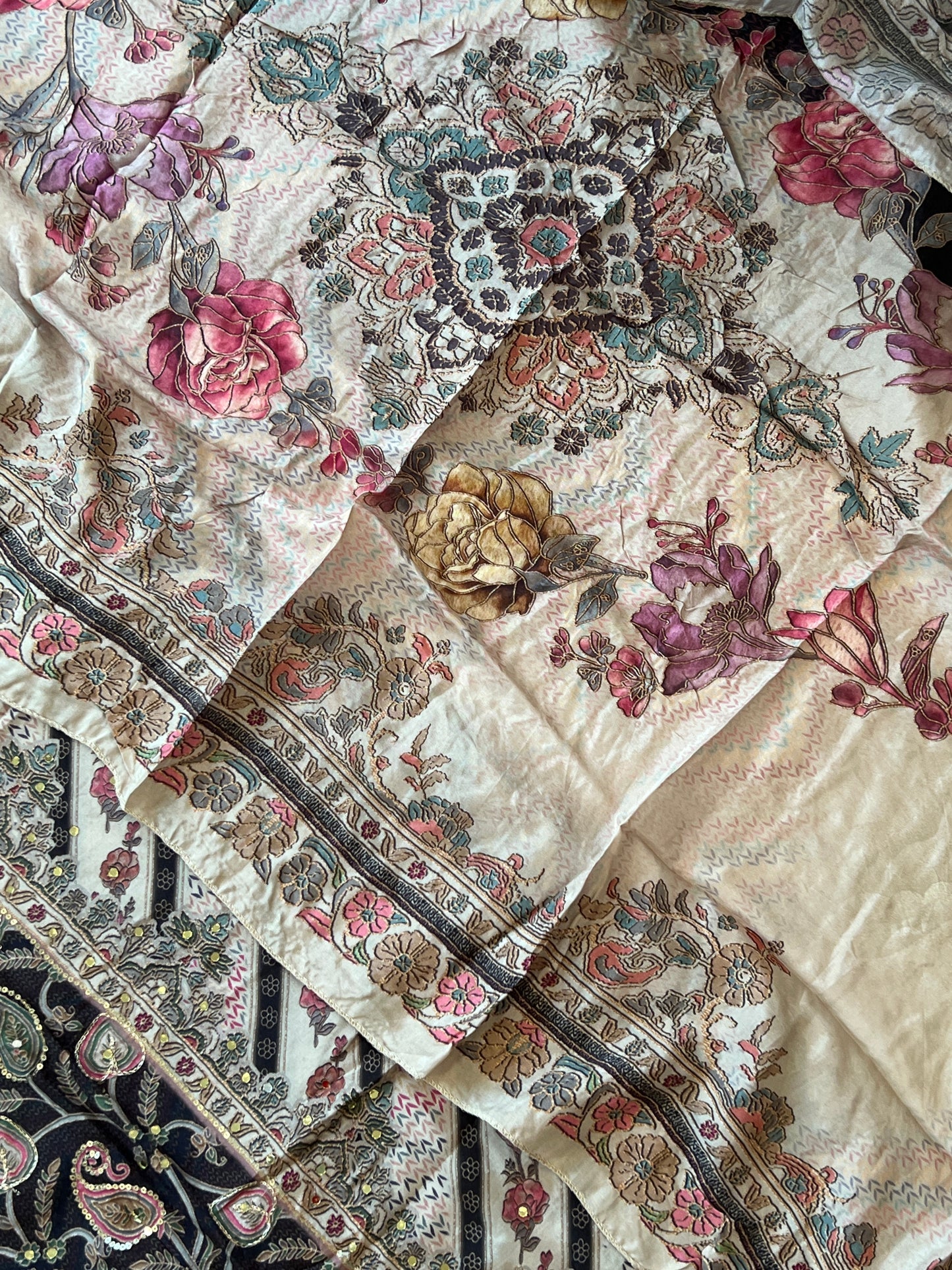 PURE MUSLIN MIRROR EMBROIDERY SUIT S-122