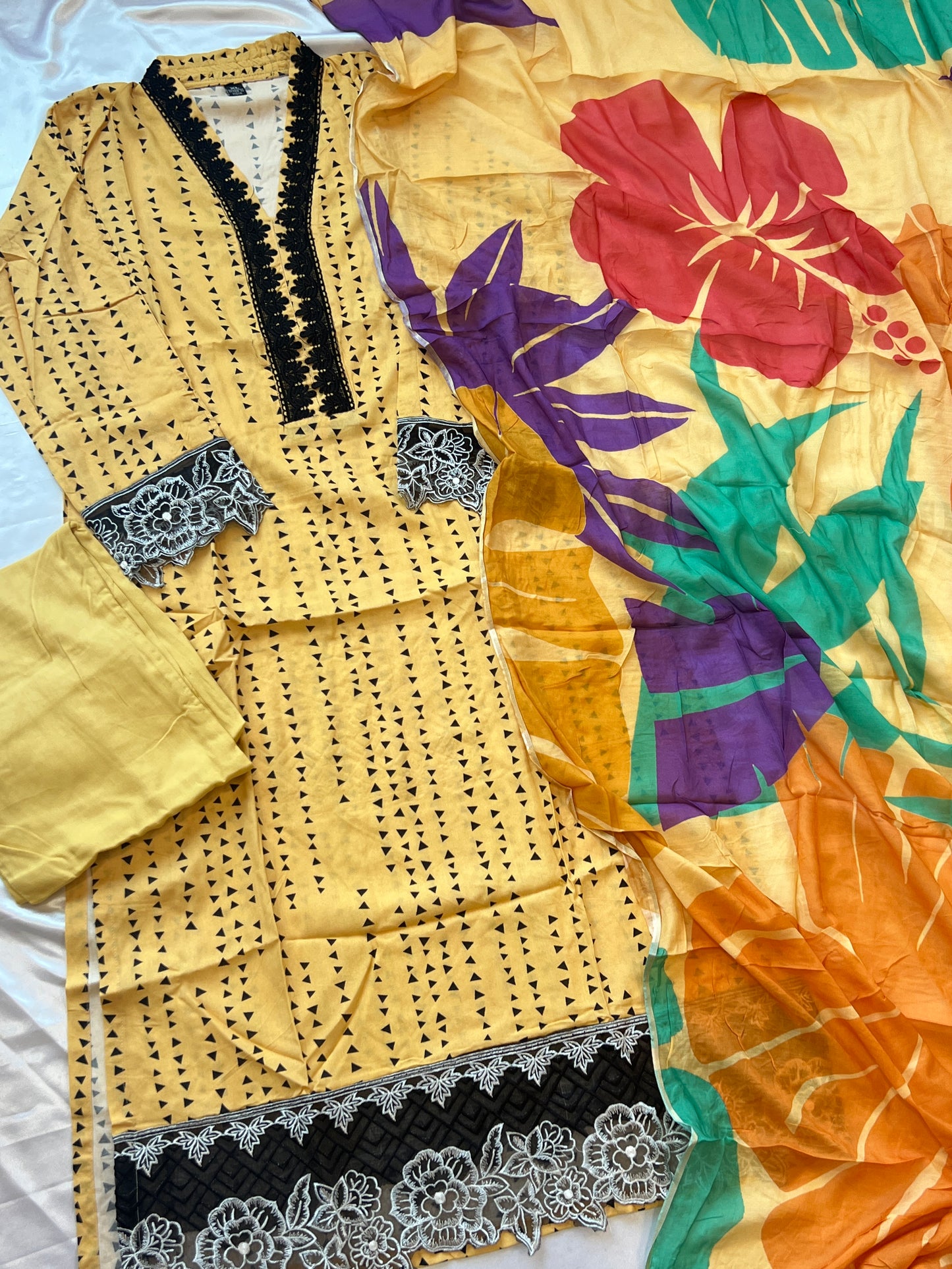 MAHAM LAWN READYMADE SUIT 6 Q