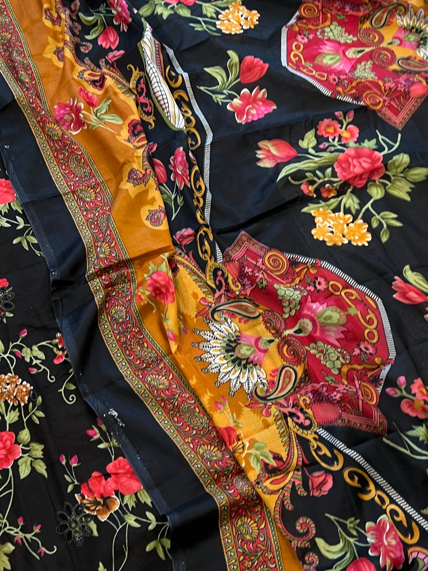 FLORA COTTON EMBROIDERY SUIT 3