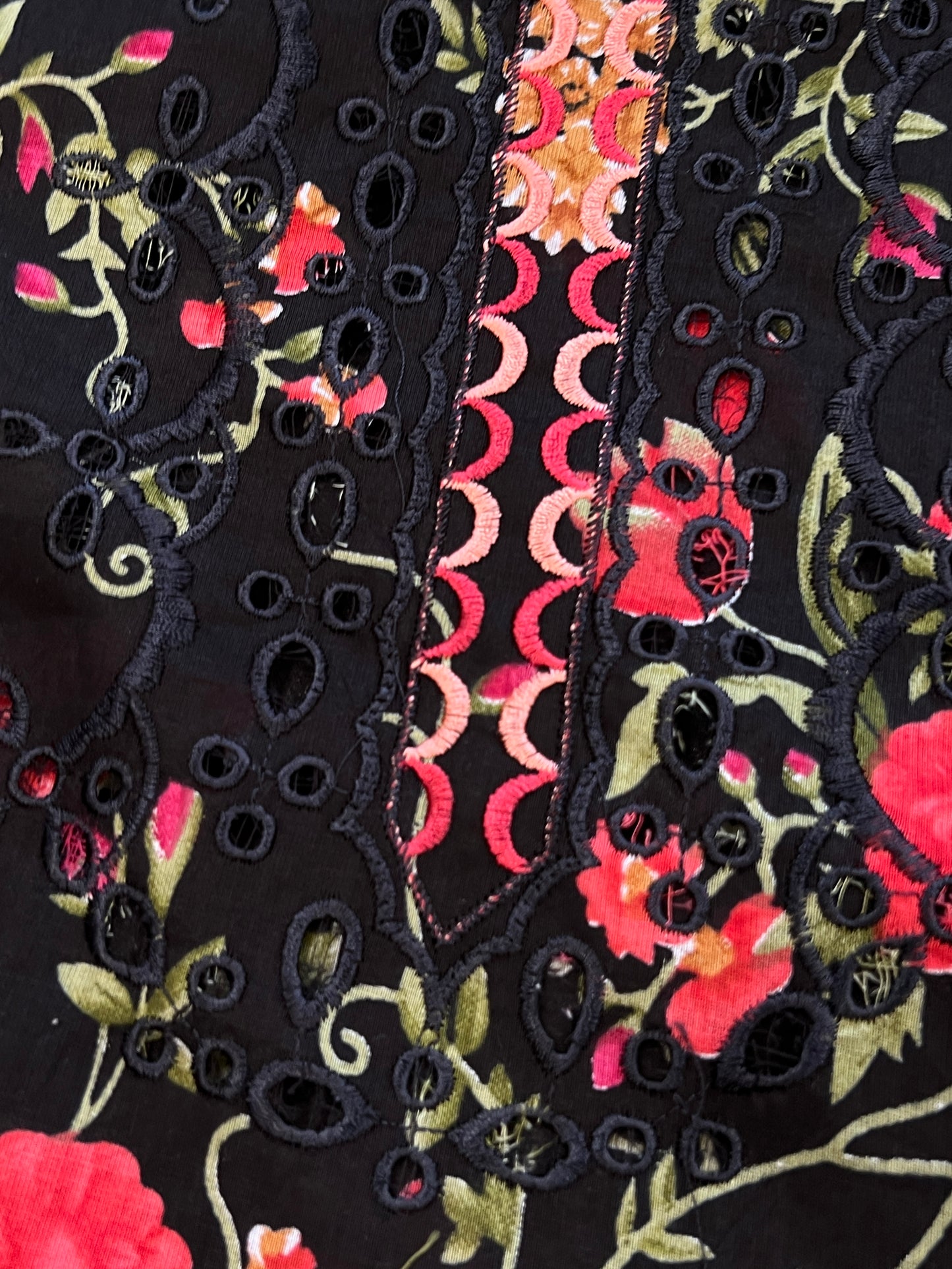 FLORA COTTON EMBROIDERY SUIT 3