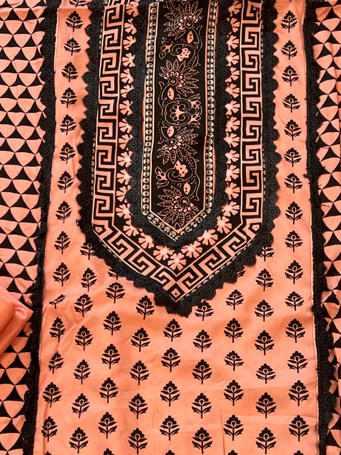 CS LAWN COTTON EMBROIDERY SUIT 4