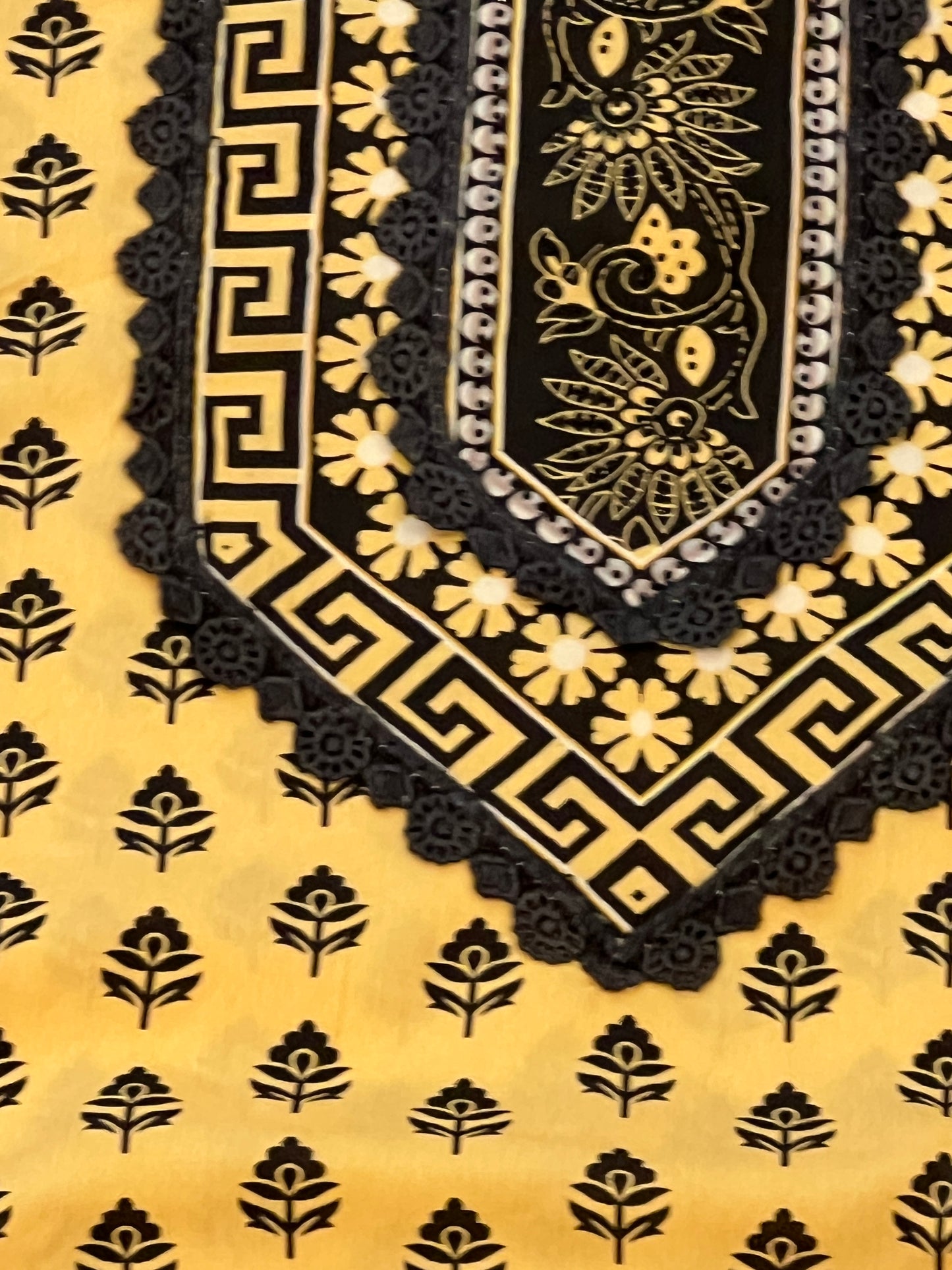 CS LAWN COTTON EMBROIDERY SUIT 5