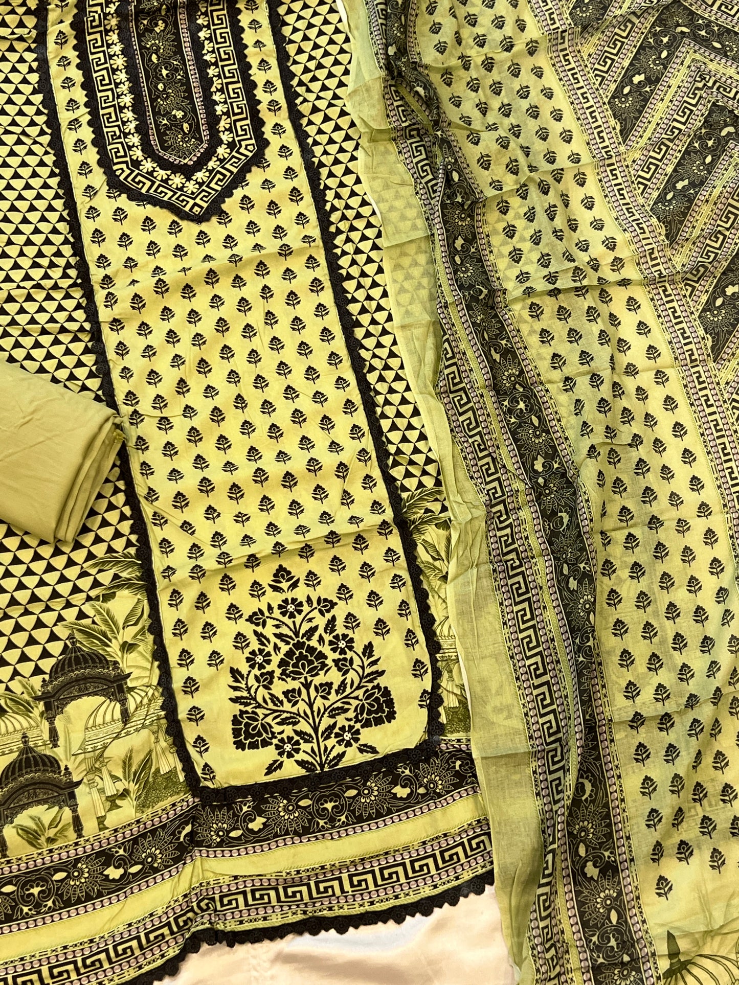 CS LAWN COTTON EMBROIDERY SUIT 6
