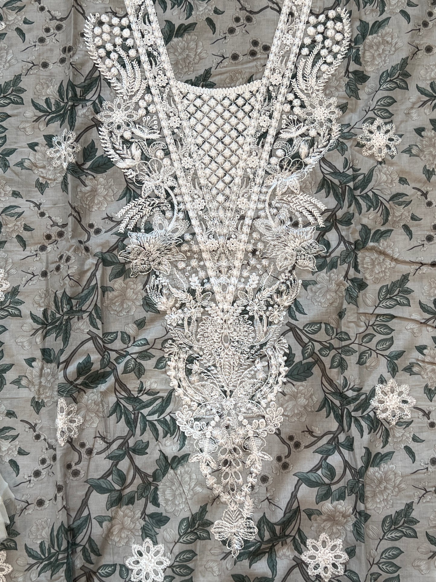 OMBRE CHIKANKARI PATCH SUIT 5