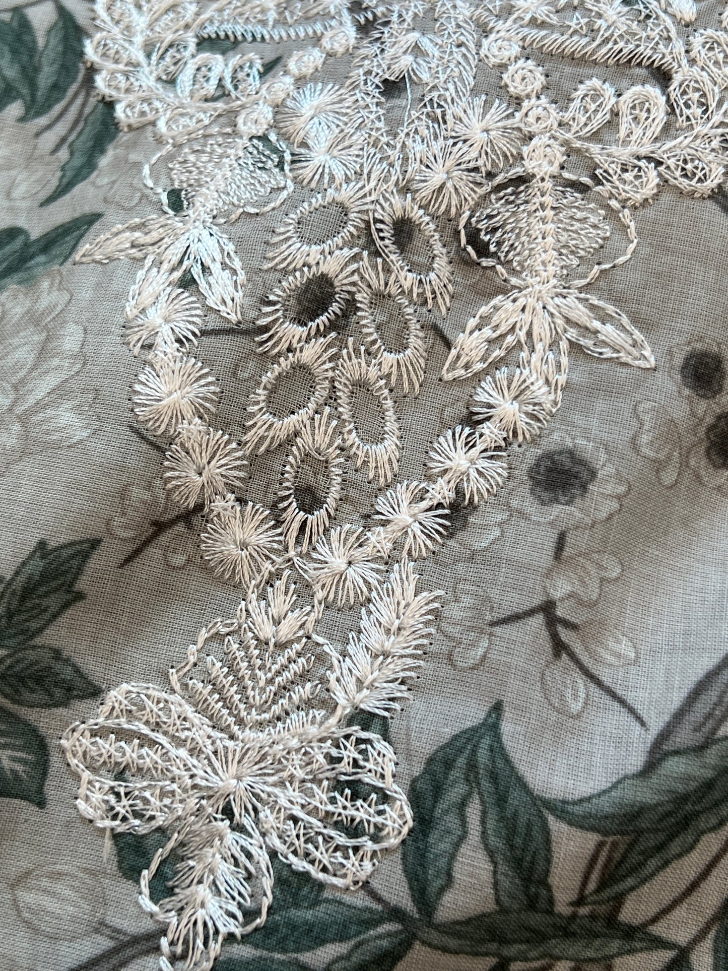 OMBRE CHIKANKARI PATCH SUIT 5