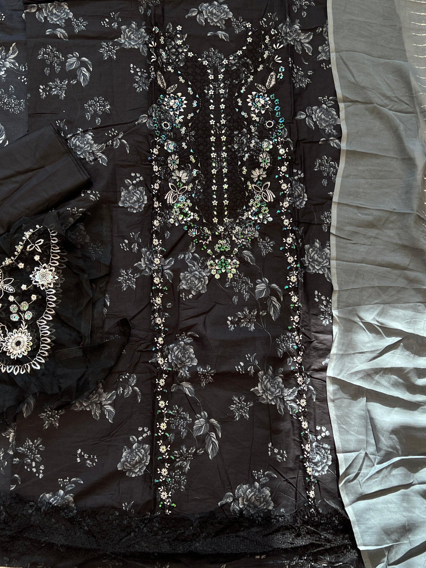 OMBRE CHIKANKARI PATCH SUIT 4