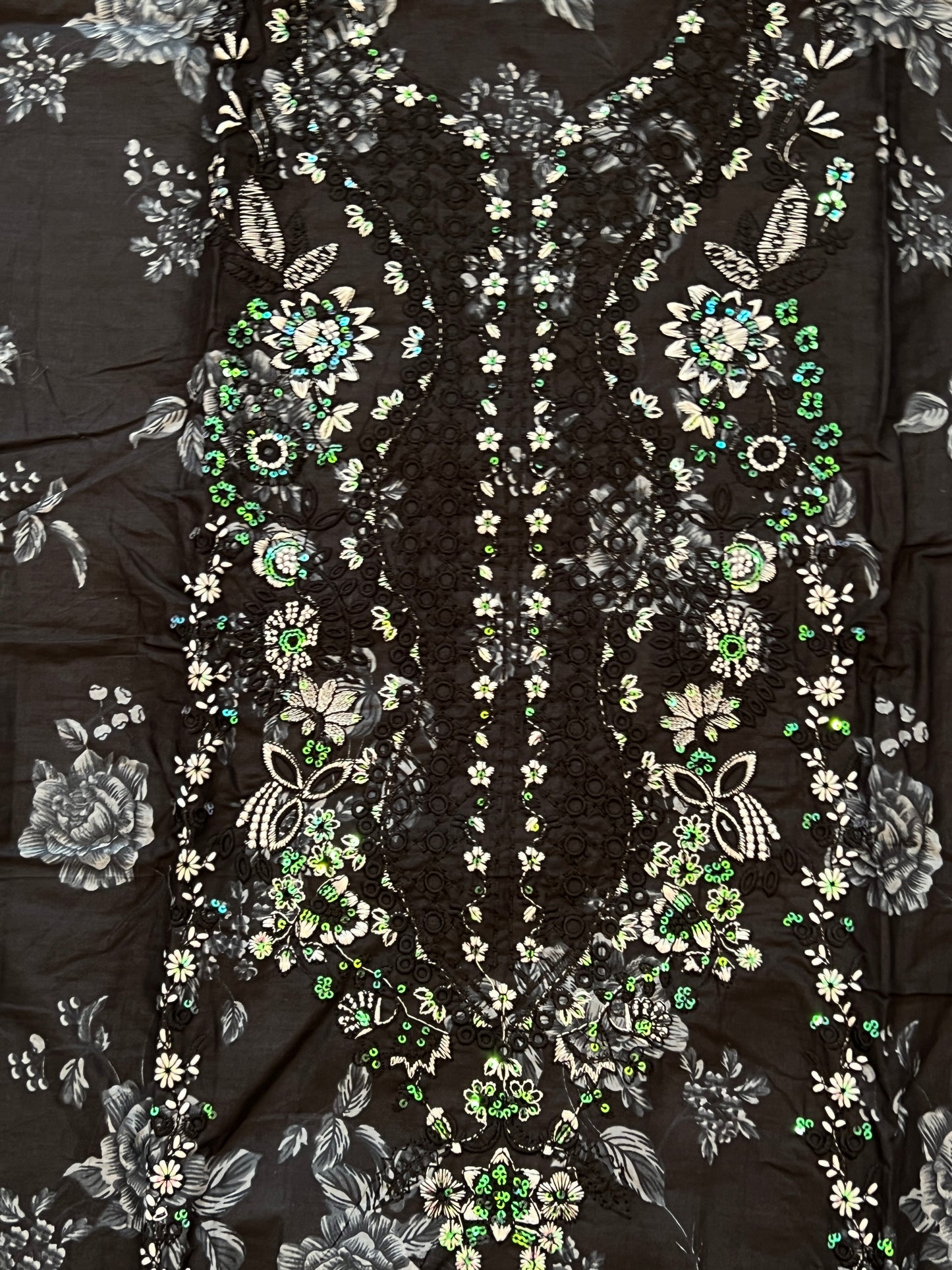 OMBRE CHIKANKARI PATCH SUIT 4