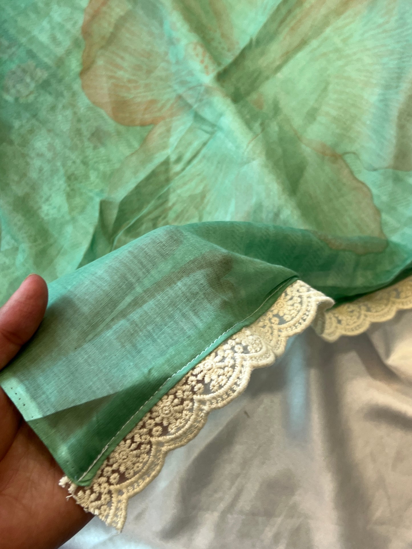 MUGHAL LAWN COTTON EMBROIDERY SUIT 4