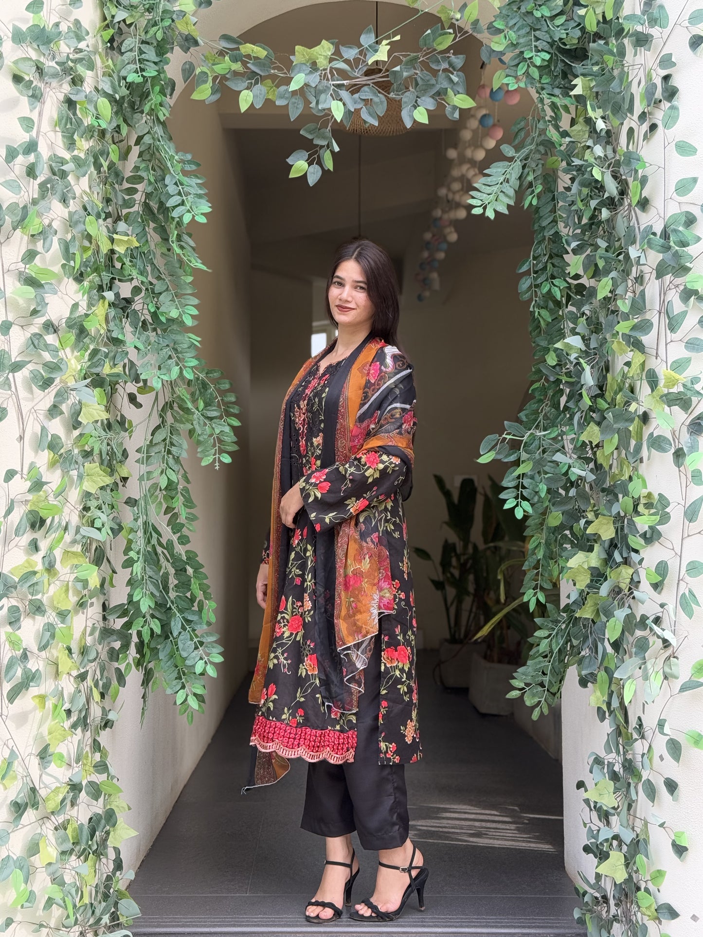 FLORA COTTON EMBROIDERY SUIT 3