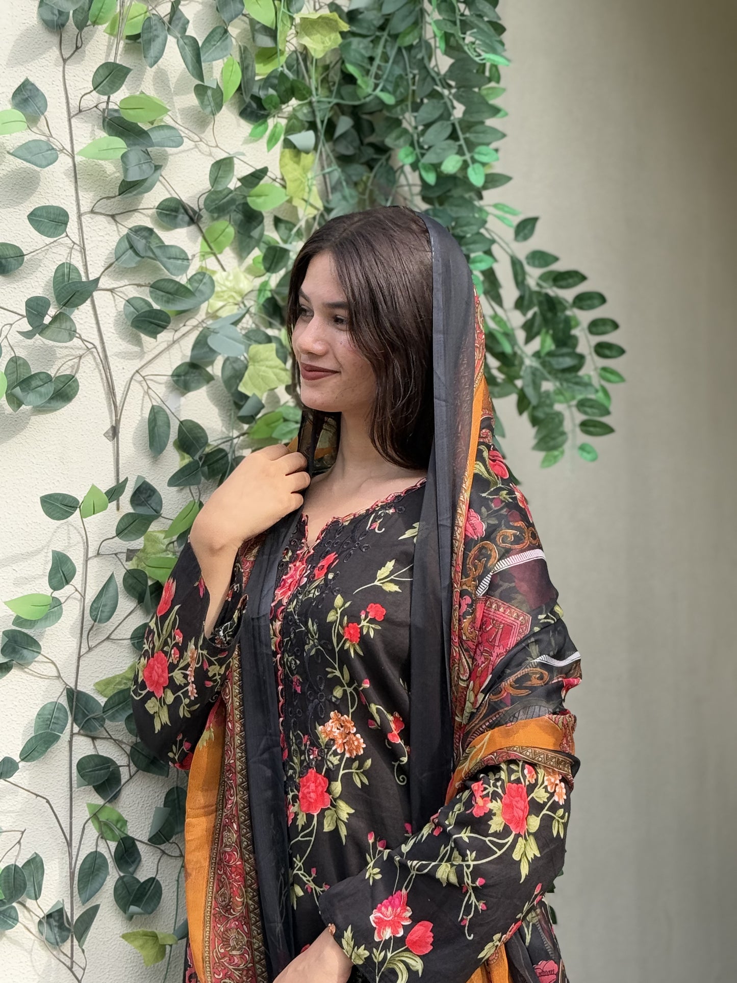 FLORA COTTON EMBROIDERY SUIT 3