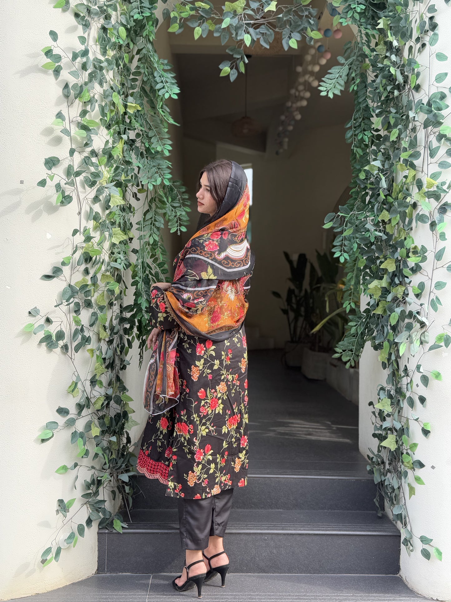 FLORA COTTON EMBROIDERY SUIT 3