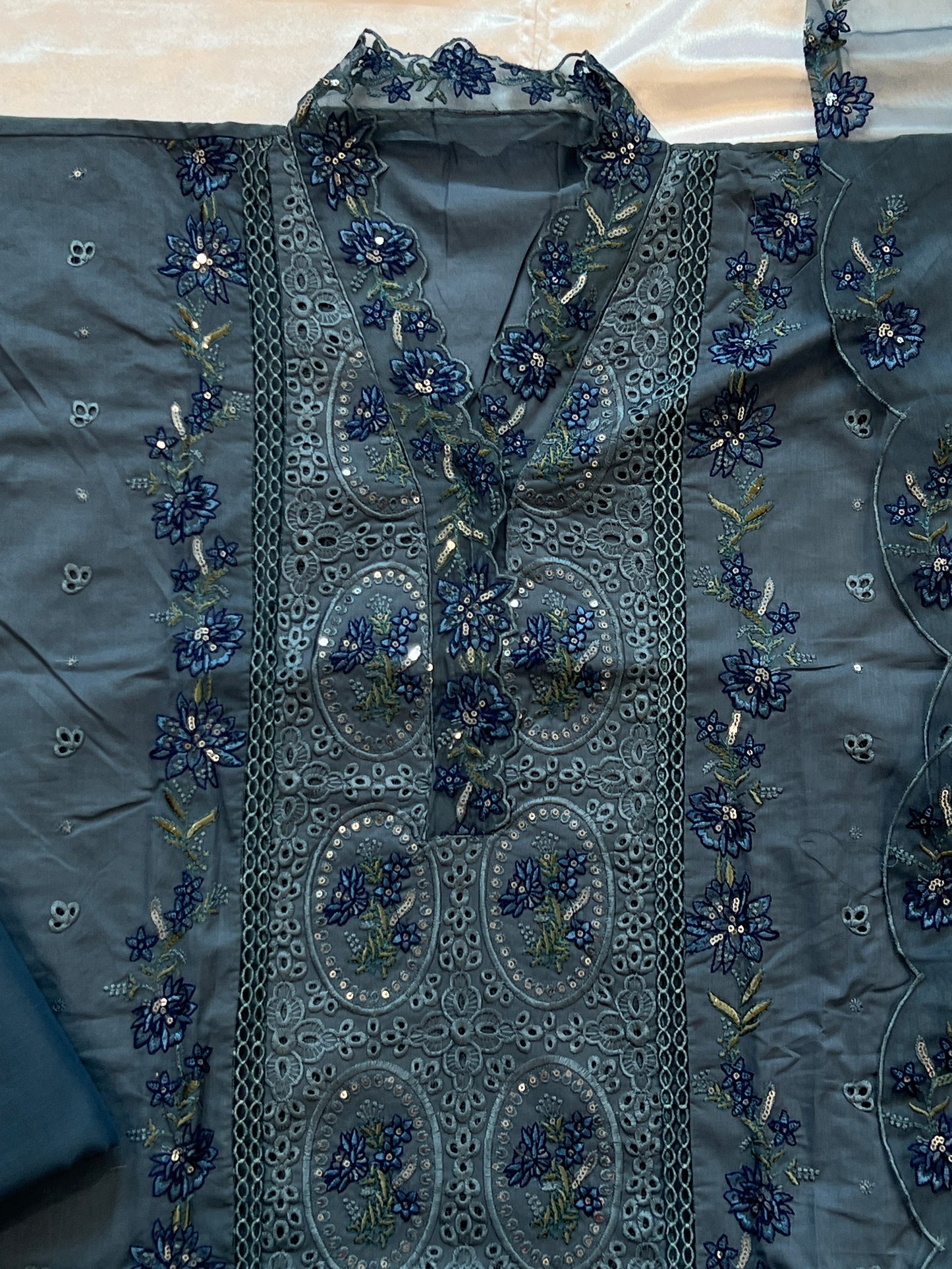 NAQSH PURE COTTON EMBROIDERY SUIT 2004