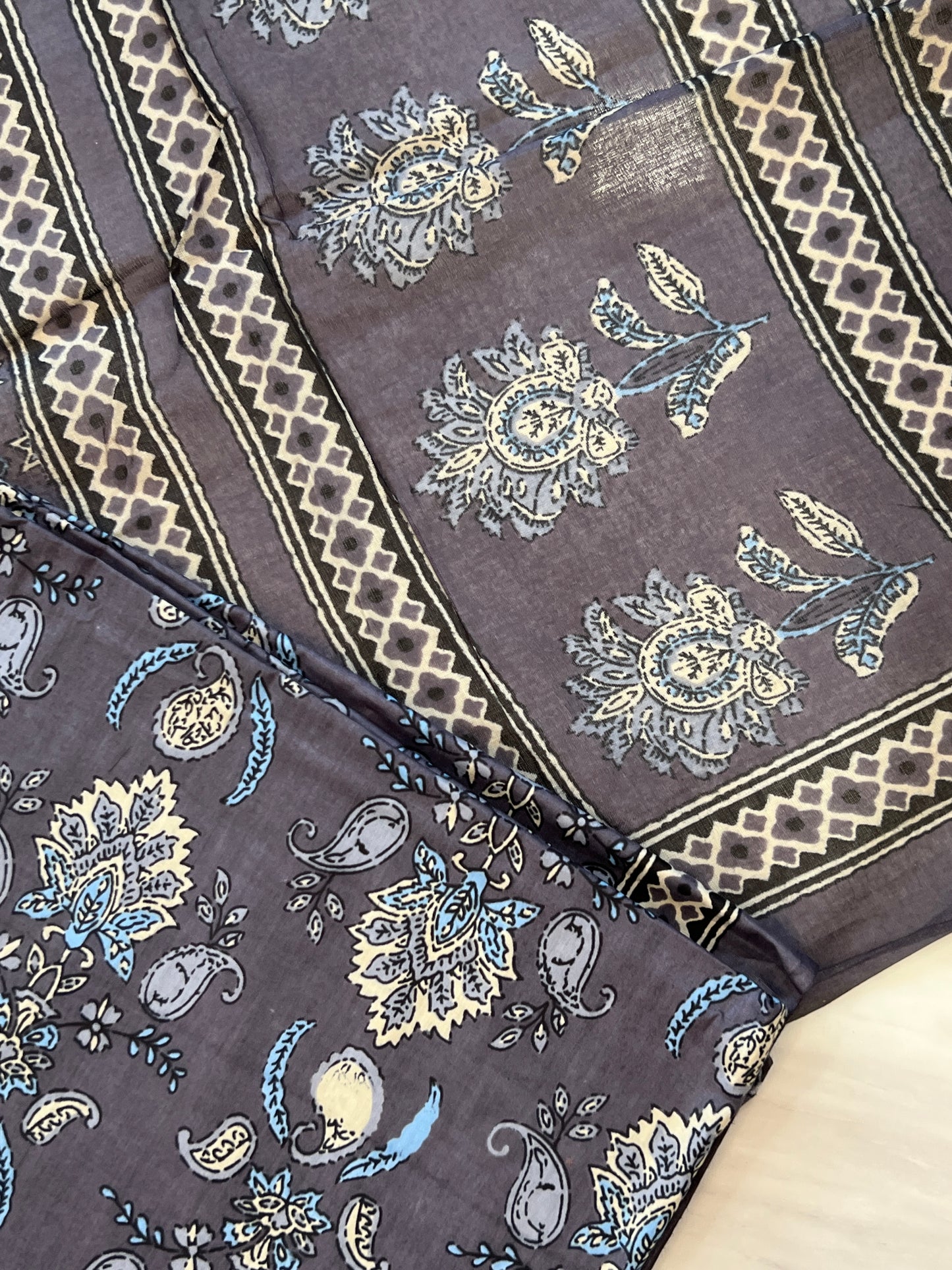 DT LAWN PRINTED SUIT 15