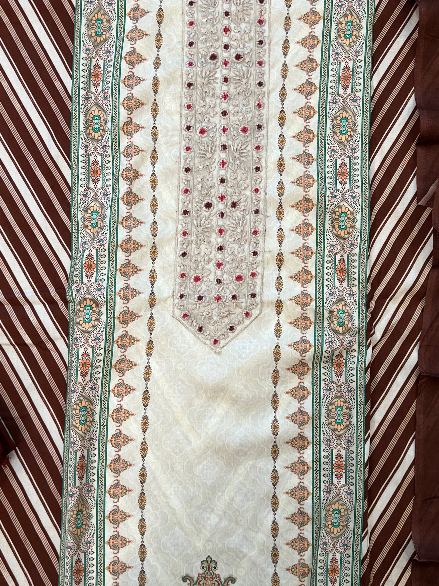 MARKESH LAWN EMBROIDER SUIT 1