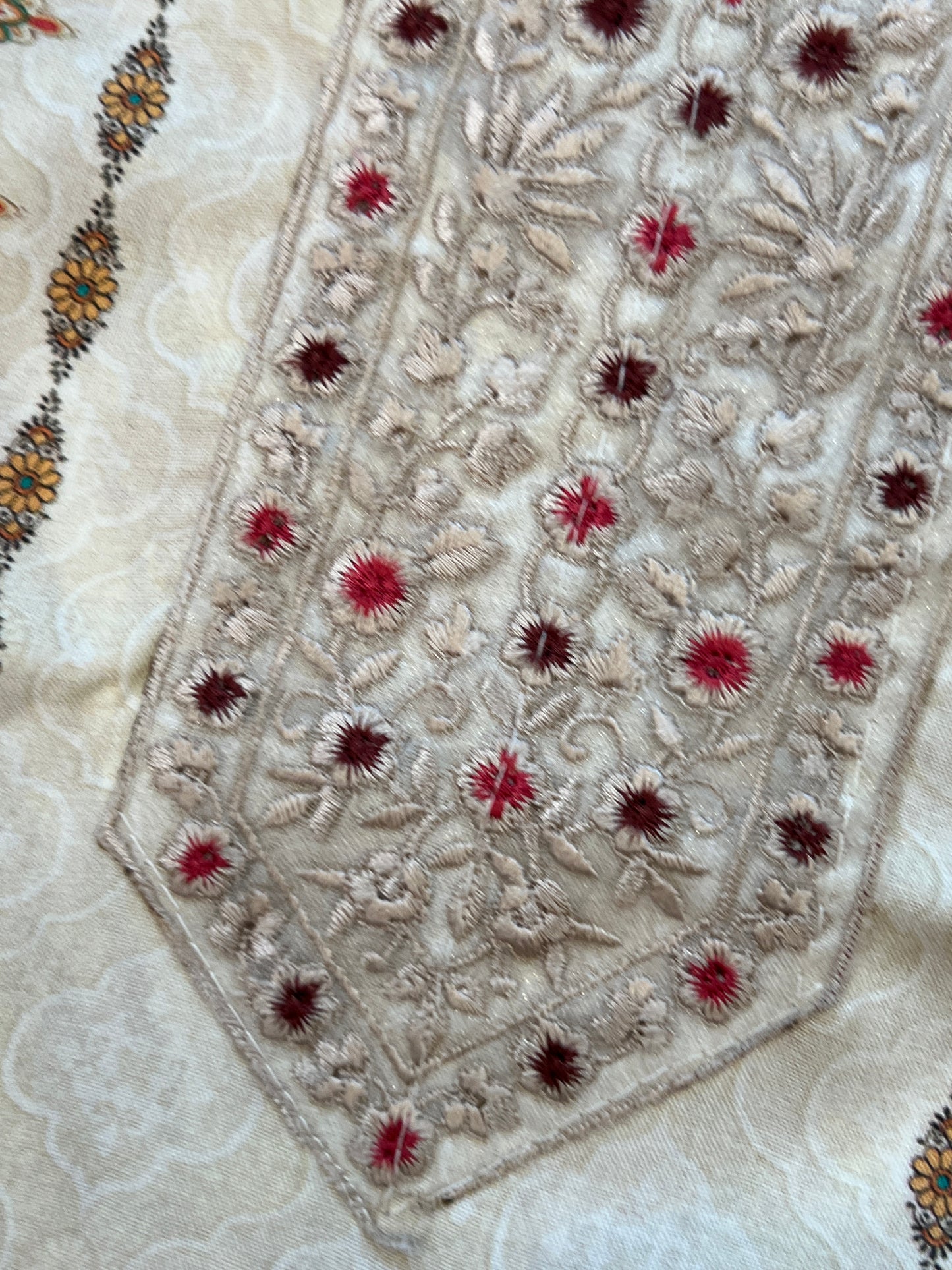 MARKESH LAWN EMBROIDER SUIT 1