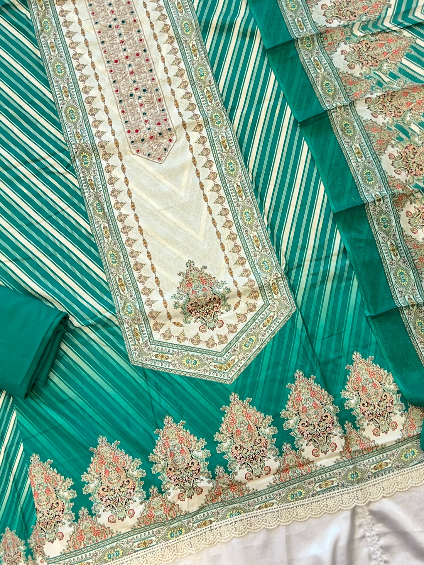 MARKESH LAWN EMBROIDER SUIT 2